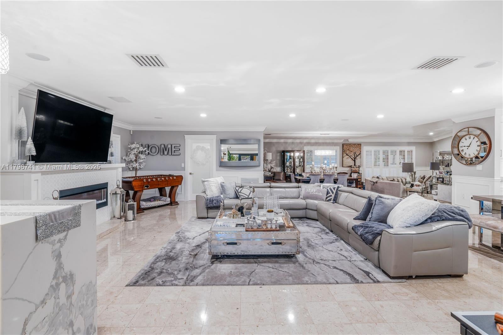 Miami, Florida, 33175, United States, ,5 BathroomsBathrooms,Residential,Pending,1798039