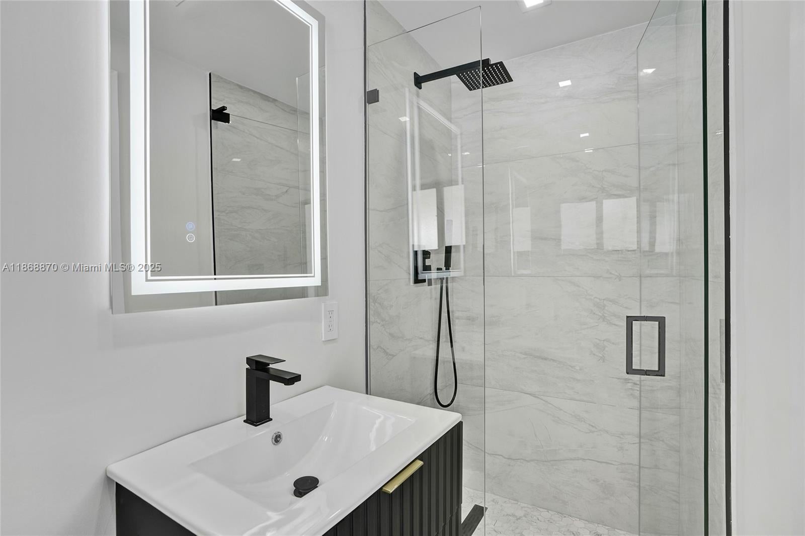 North Miami Beach, Florida, 33179, United States, 5 Bedrooms Bedrooms, ,4 BathroomsBathrooms,Residential,Active,1934804