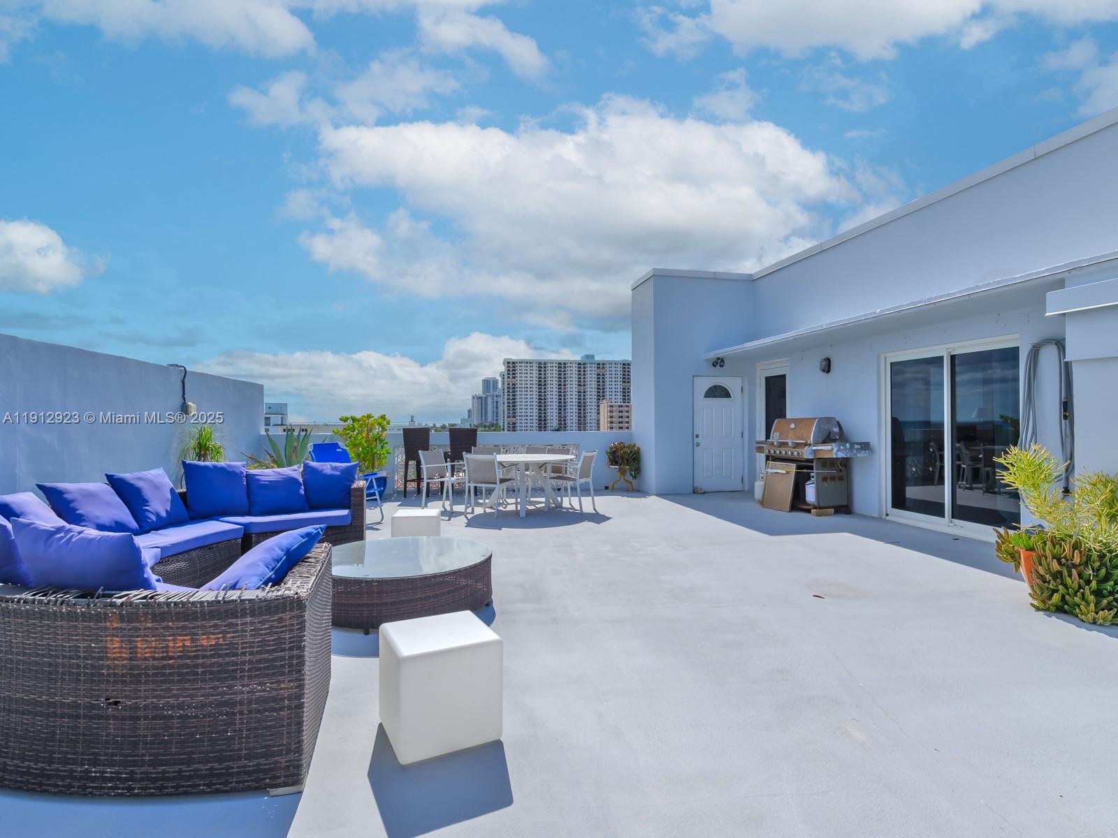 Hollywood, Florida, 33019, United States, 3 Bedrooms Bedrooms, ,3 BathroomsBathrooms,Residential,Active,1992553