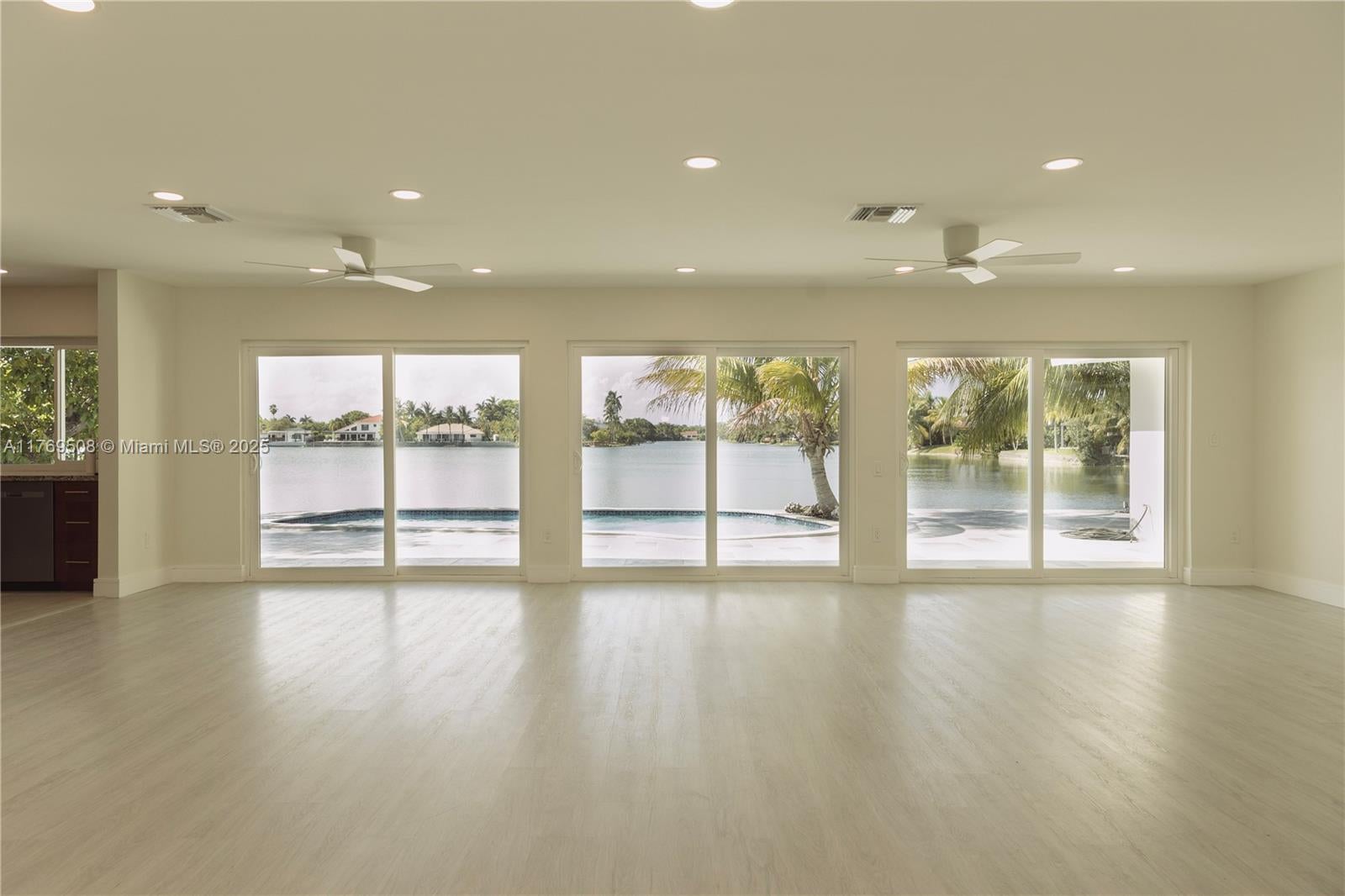 Miami, Florida, 33180, United States, 3 Bedrooms Bedrooms, ,2 BathroomsBathrooms,Residential,Active,1969837