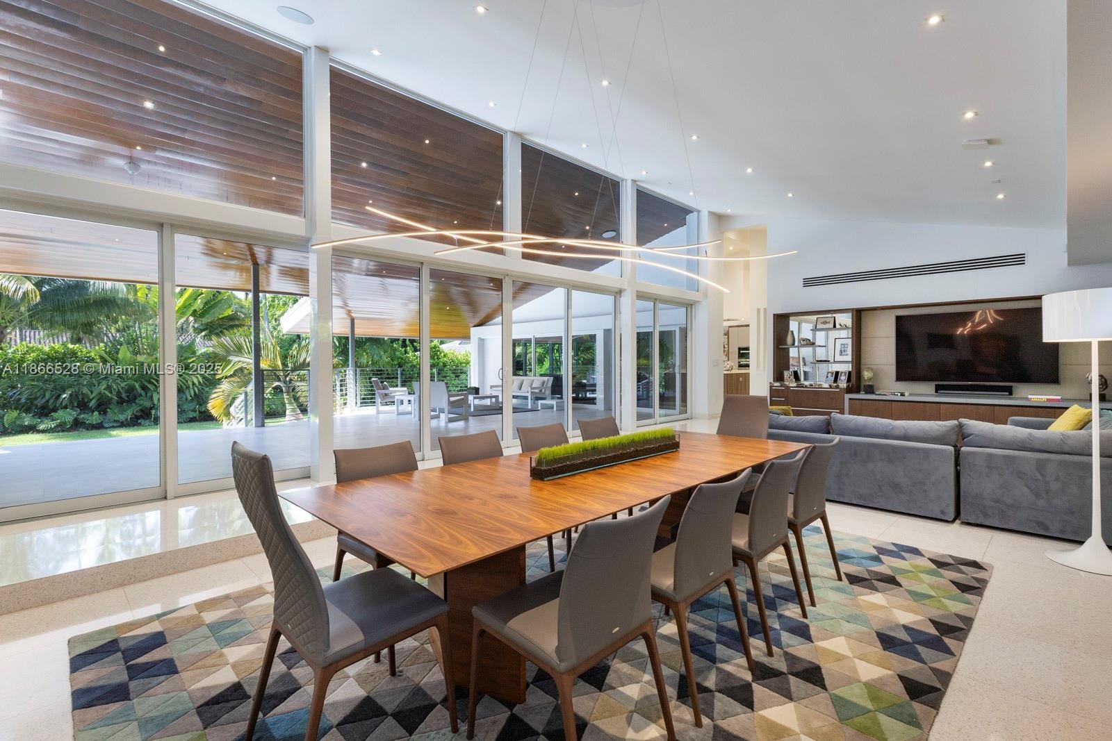 Coral Gables, Florida, 33156, United States, 4 Bedrooms Bedrooms, ,4 BathroomsBathrooms,Residential,Active,1927652