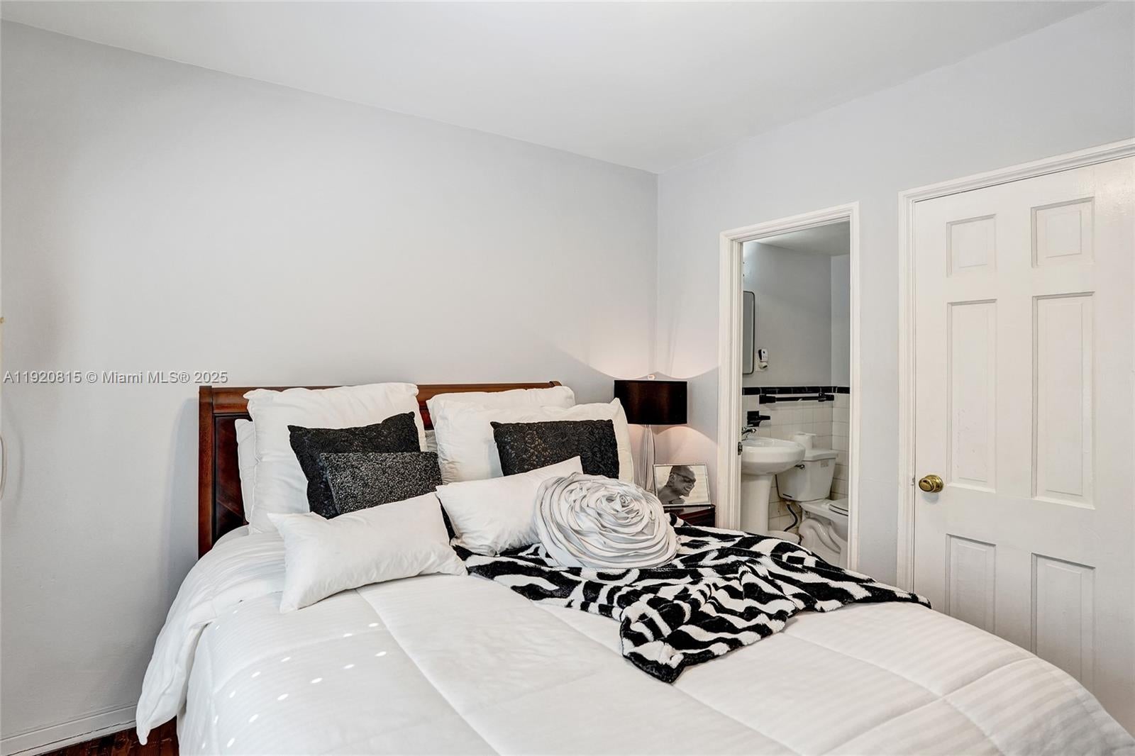 Hollywood, Florida, 33019, United States, 4 Bedrooms Bedrooms, ,4 BathroomsBathrooms,Residential,Active,1997890