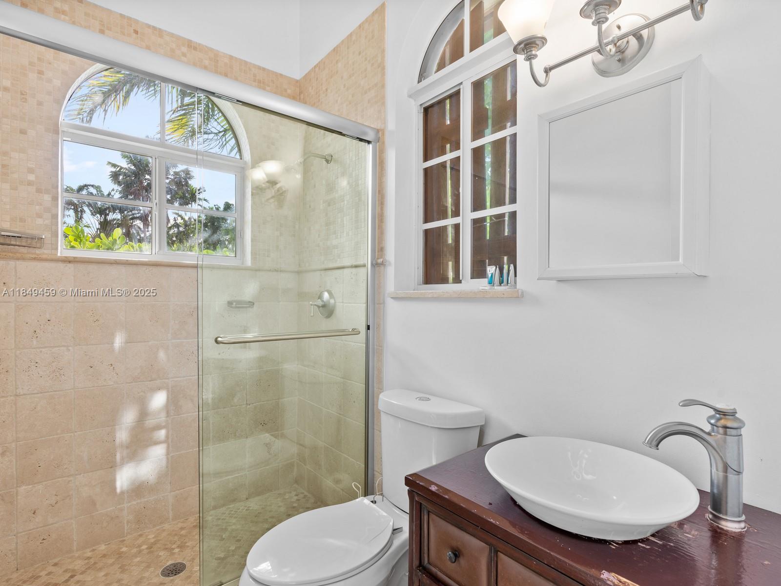 Hollywood, Florida, 33019, United States, 5 Bedrooms Bedrooms, ,3 BathroomsBathrooms,Residential,Active,1904697