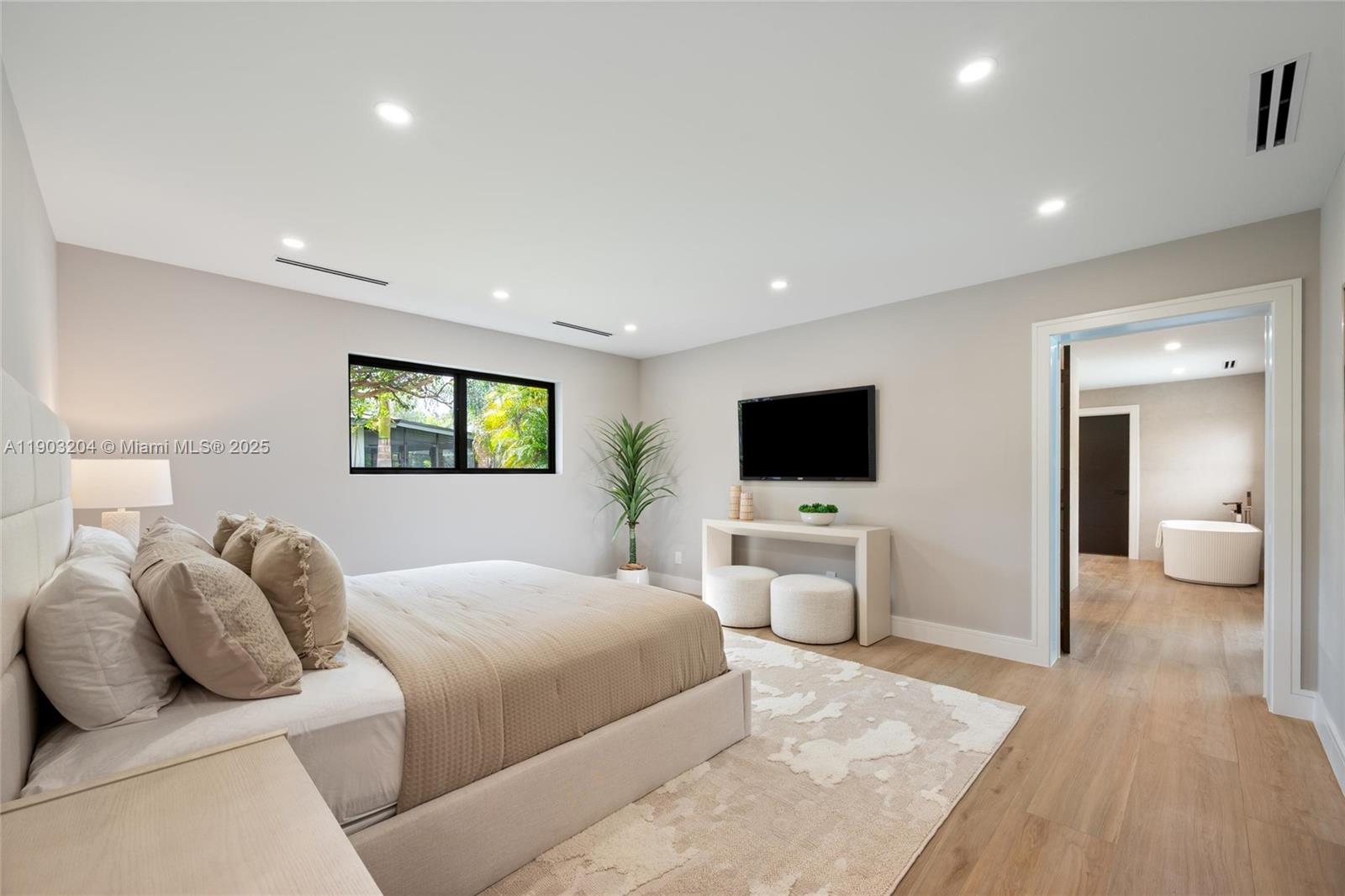 Palmetto Bay, Florida, 33158, United States, 4 Bedrooms Bedrooms, ,4 BathroomsBathrooms,Residential,Active,1988471