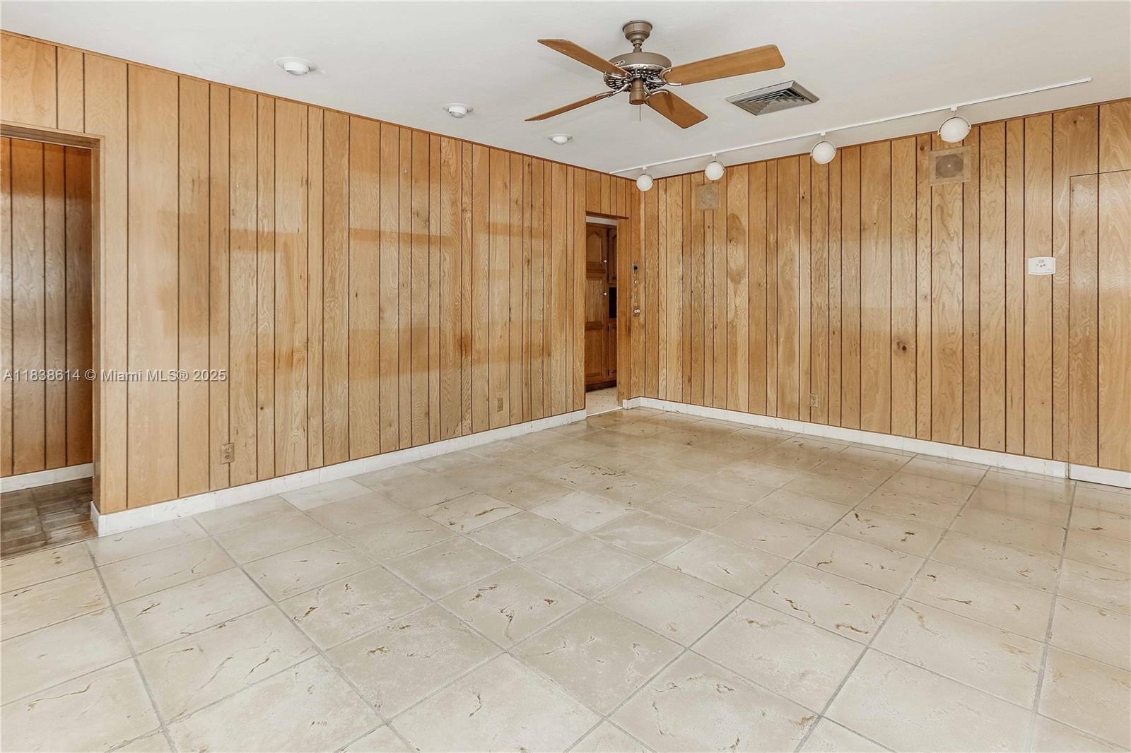 Hollywood, Florida, 33019, United States, 4 Bedrooms Bedrooms, ,4 BathroomsBathrooms,Residential,Active,1892394