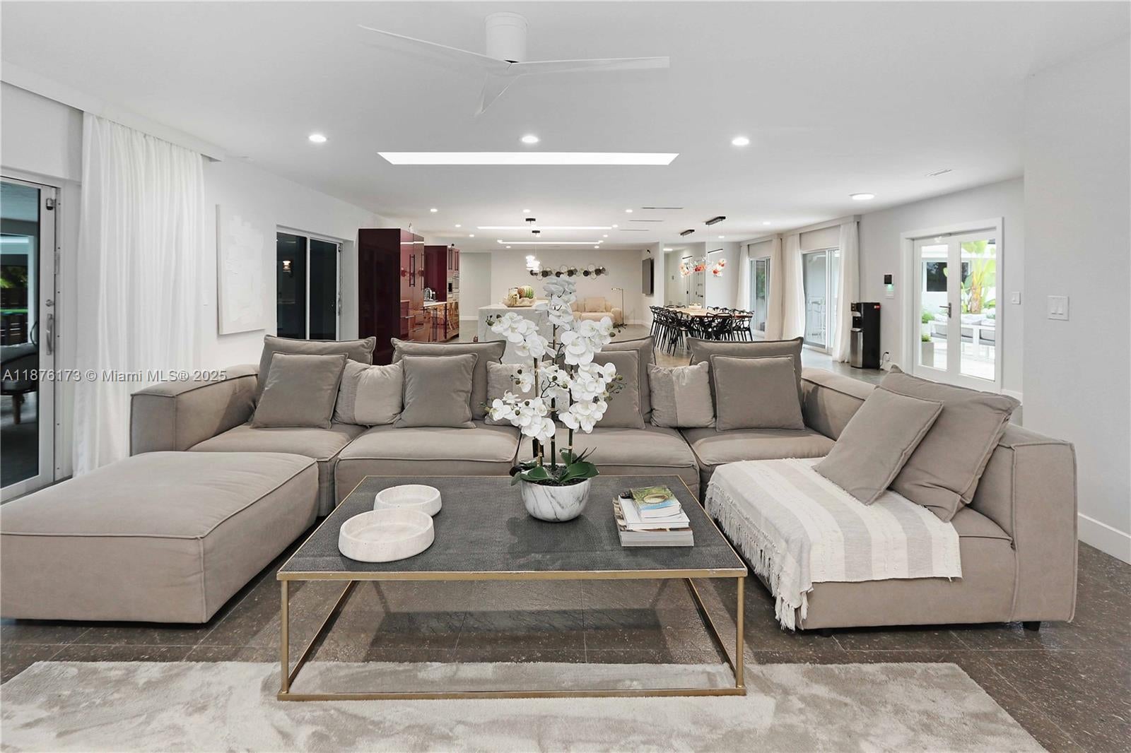 Hollywood, Florida, 33019, United States, 5 Bedrooms Bedrooms, ,4 BathroomsBathrooms,Residential,Active,1942387