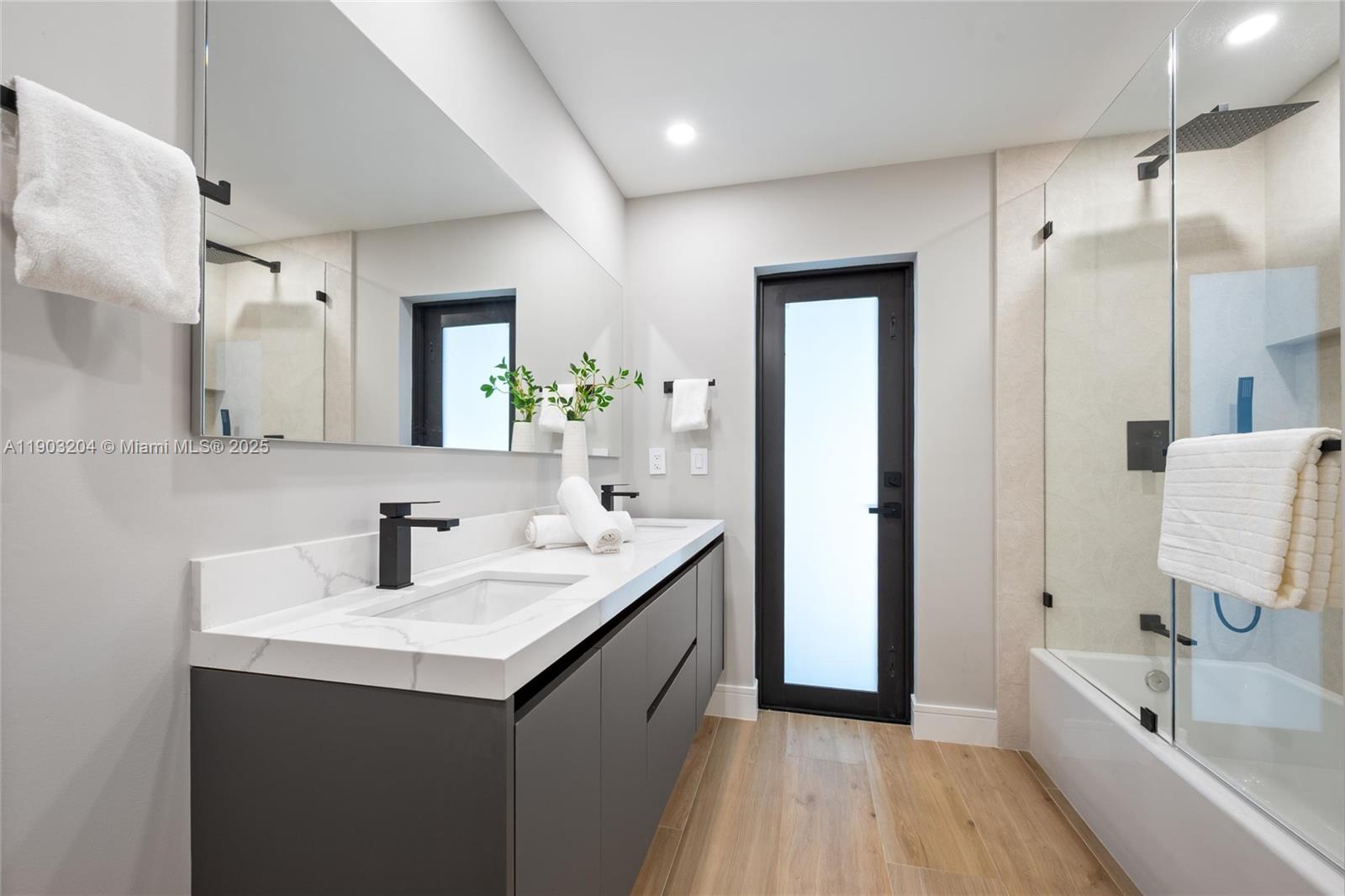 Palmetto Bay, Florida, 33158, United States, 4 Bedrooms Bedrooms, ,4 BathroomsBathrooms,Residential,Active,1988471