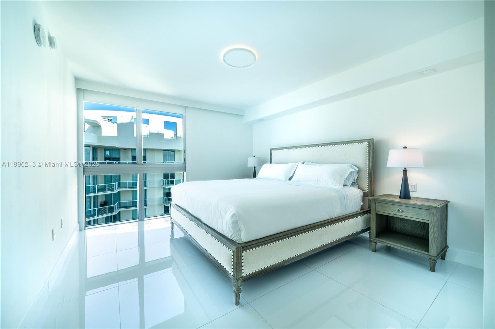 Sunny Isles Beach, Florida, 33160, United States, 3 Bedrooms Bedrooms, ,4 BathroomsBathrooms,Residential,Active,1964266