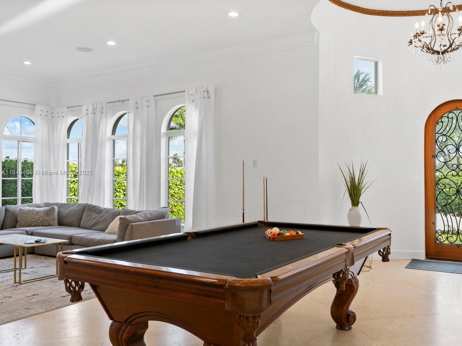 Hollywood, Florida, 33019, United States, 5 Bedrooms Bedrooms, ,3 BathroomsBathrooms,Residential,Active,1904697