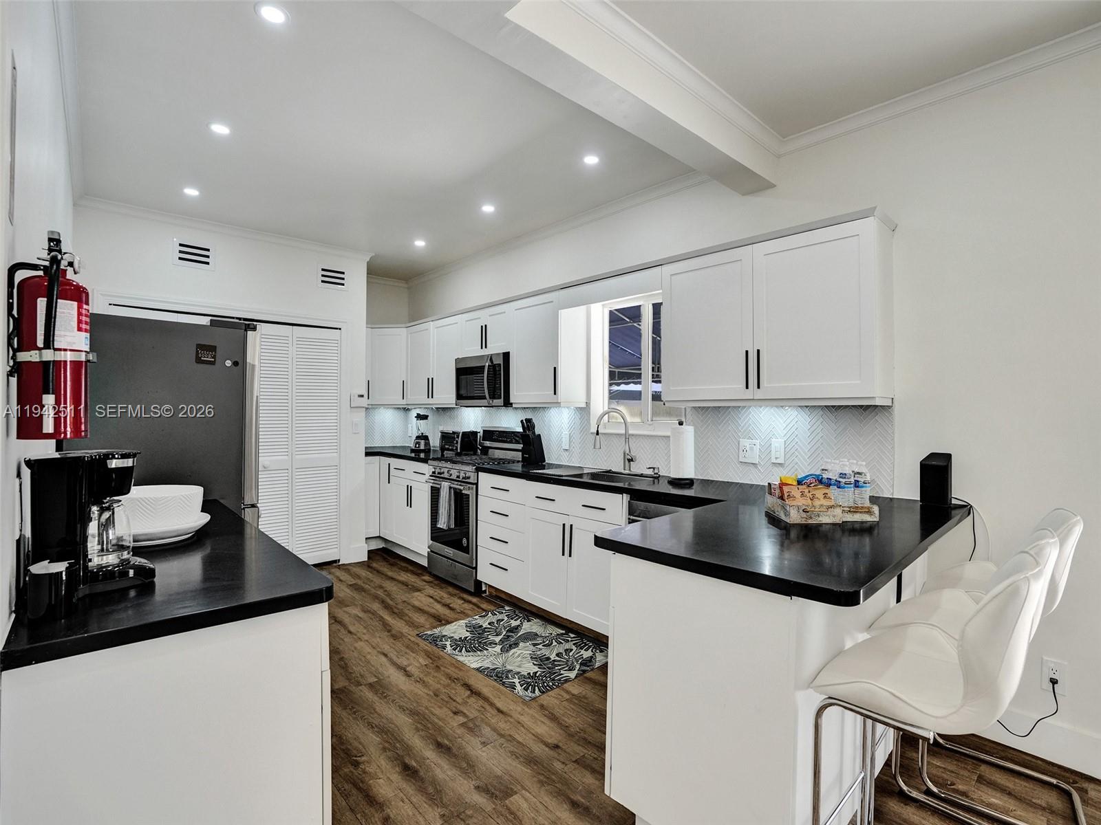 Hollywood, Florida, 33019, United States, 5 Bedrooms Bedrooms, ,4 BathroomsBathrooms,Residential,Active,2009164