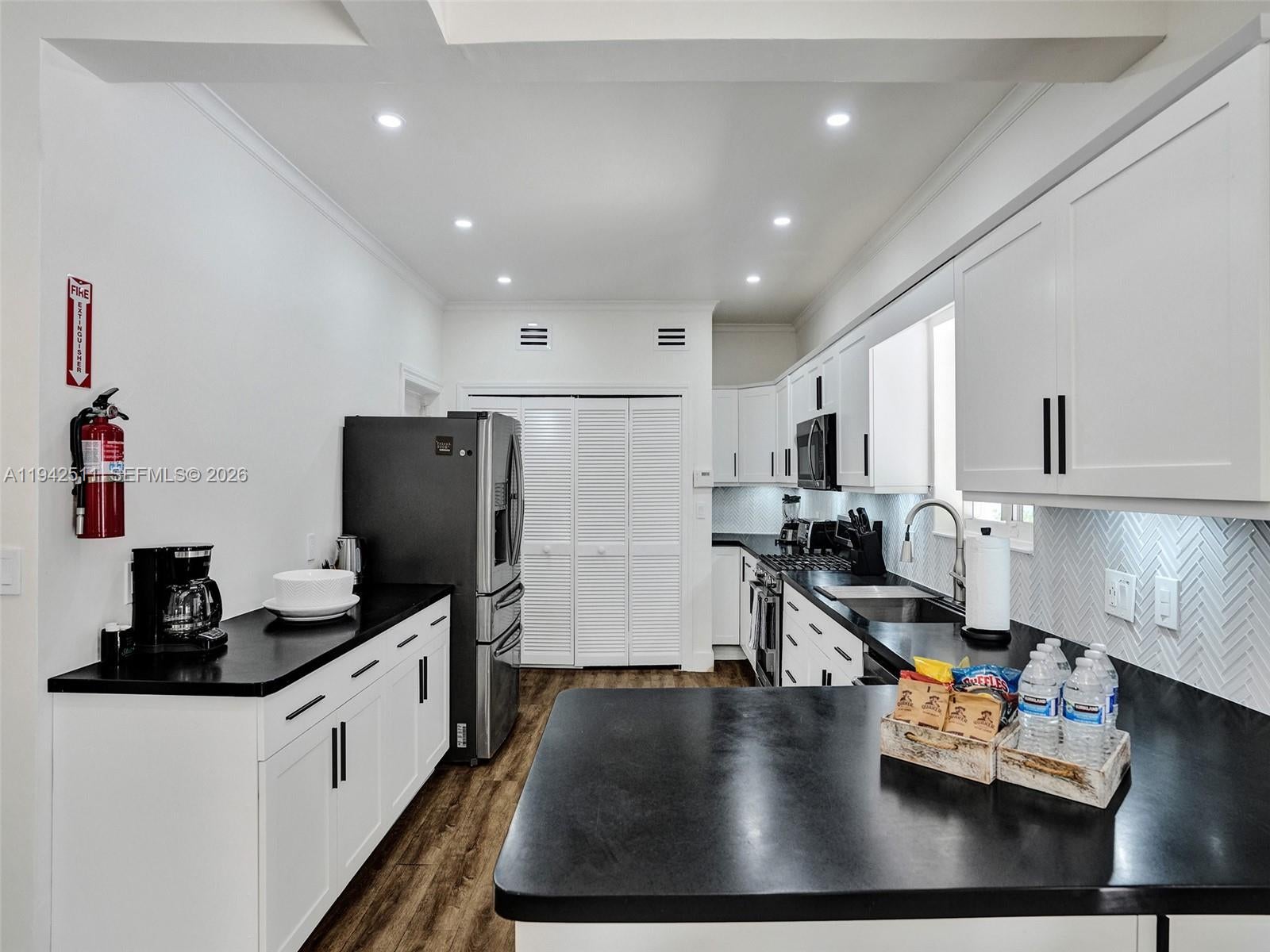 Hollywood, Florida, 33019, United States, 5 Bedrooms Bedrooms, ,4 BathroomsBathrooms,Residential,Active,2009164