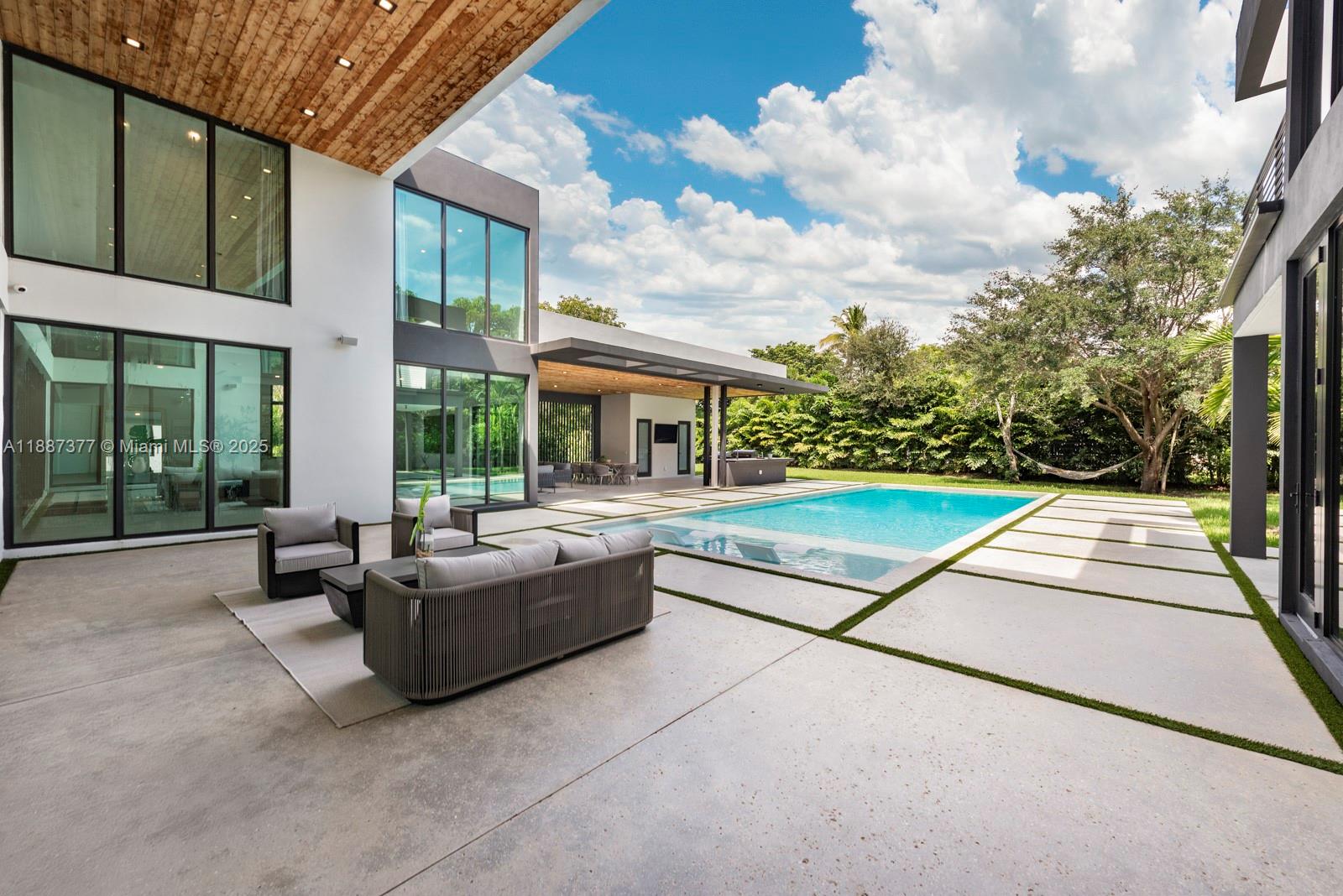 Pinecrest, Florida, 33156, United States, 8 Bedrooms Bedrooms, ,9 BathroomsBathrooms,Residential,Active,1953256
