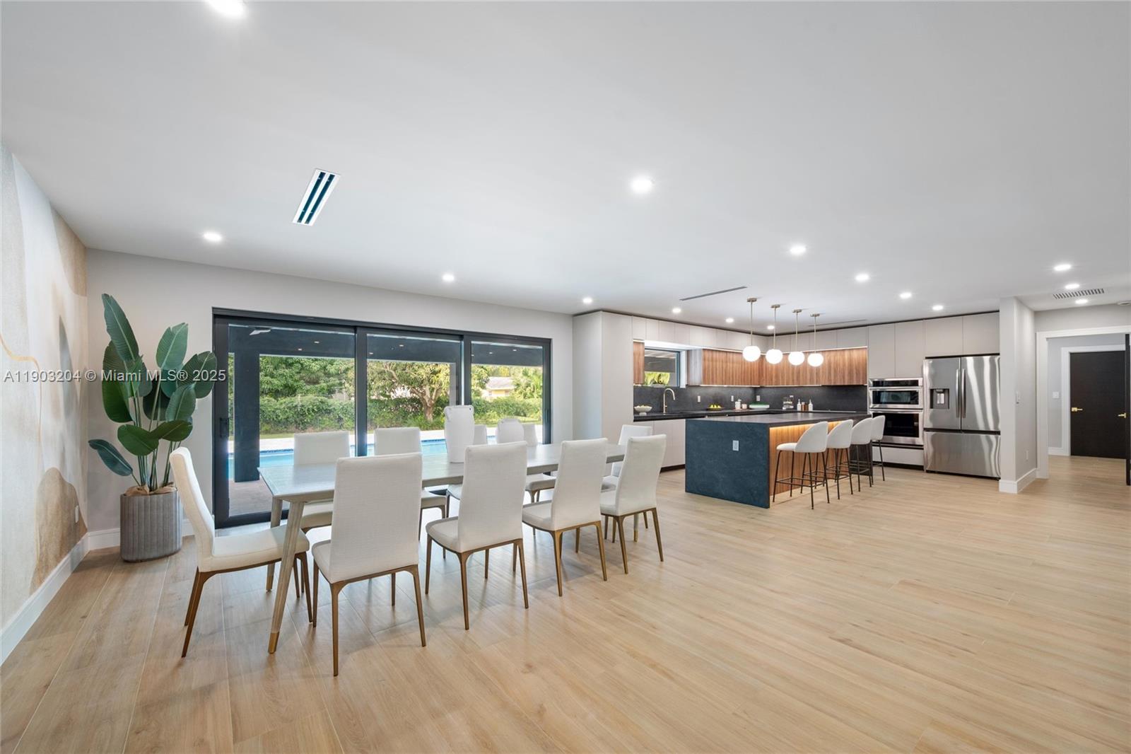 Palmetto Bay, Florida, 33158, United States, 4 Bedrooms Bedrooms, ,4 BathroomsBathrooms,Residential,Active,1988471