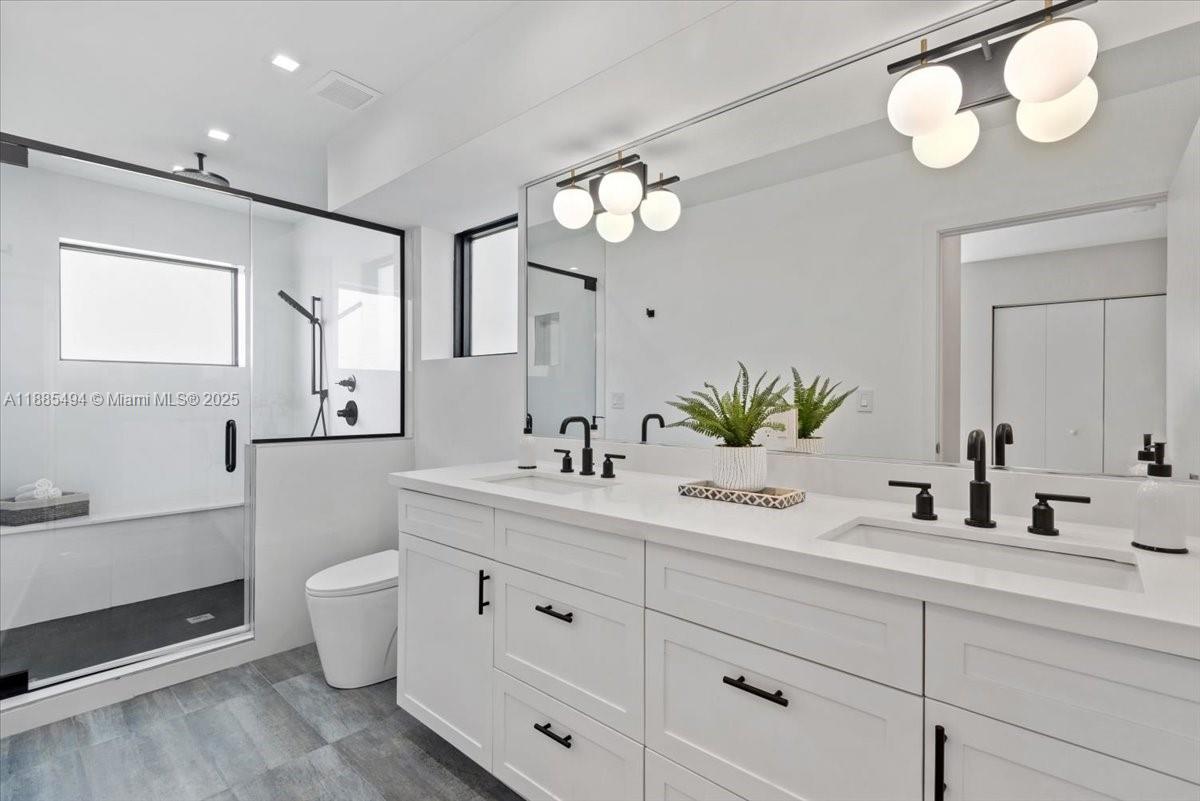 Hollywood, Florida, 33019, United States, 4 Bedrooms Bedrooms, ,4 BathroomsBathrooms,Residential,Active,1952986