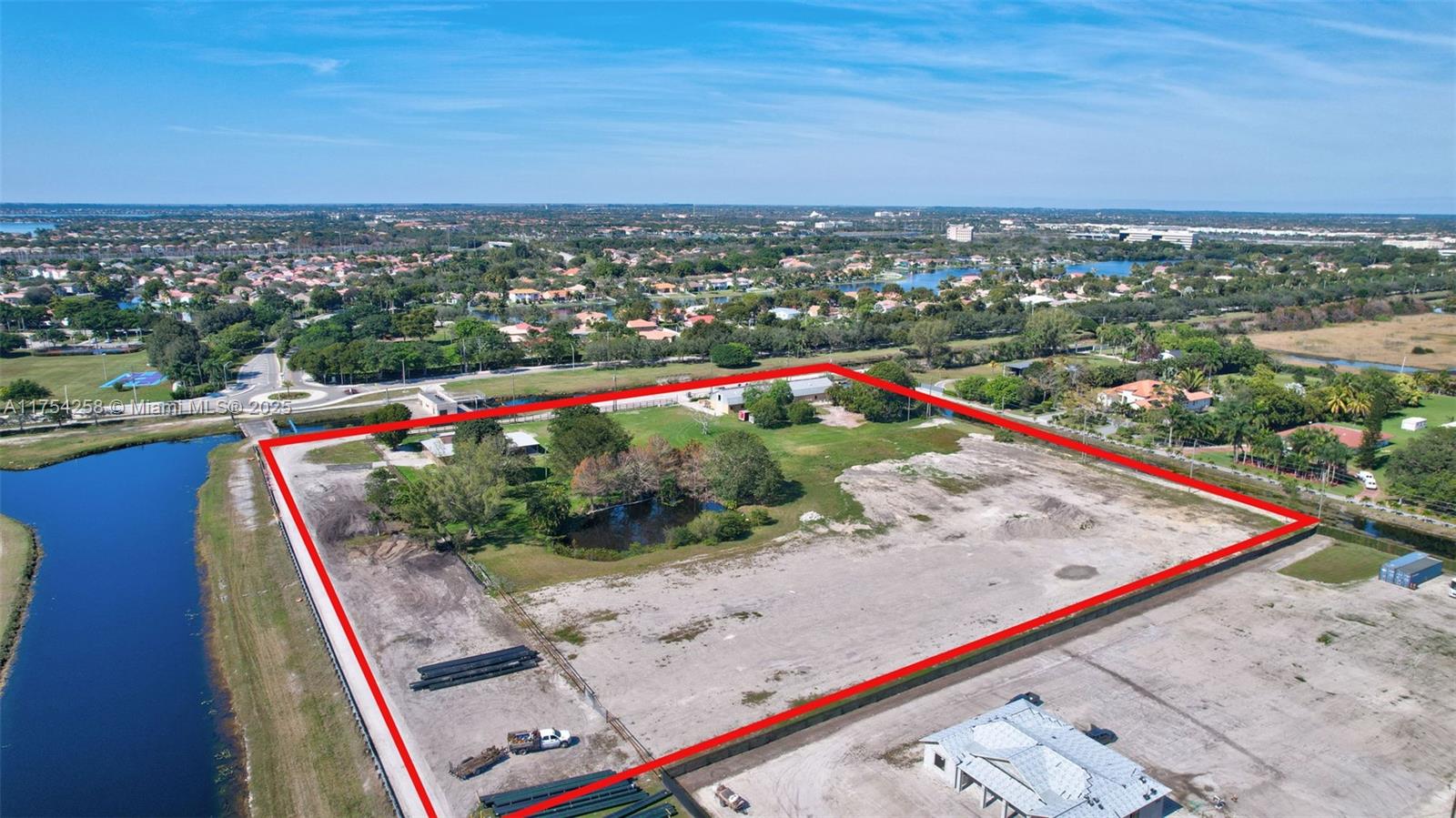 Miramar, Florida, 33027, United States, 5 Bedrooms Bedrooms, ,5 BathroomsBathrooms,Residential,Active,1718866