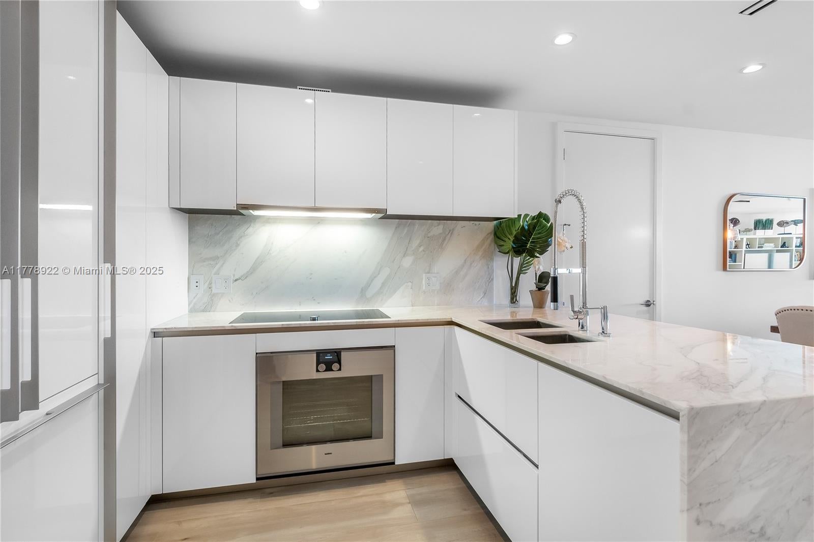 Bal Harbour, Florida, 33154, United States, 2 Bedrooms Bedrooms, ,3 BathroomsBathrooms,Residential,Active,1764112