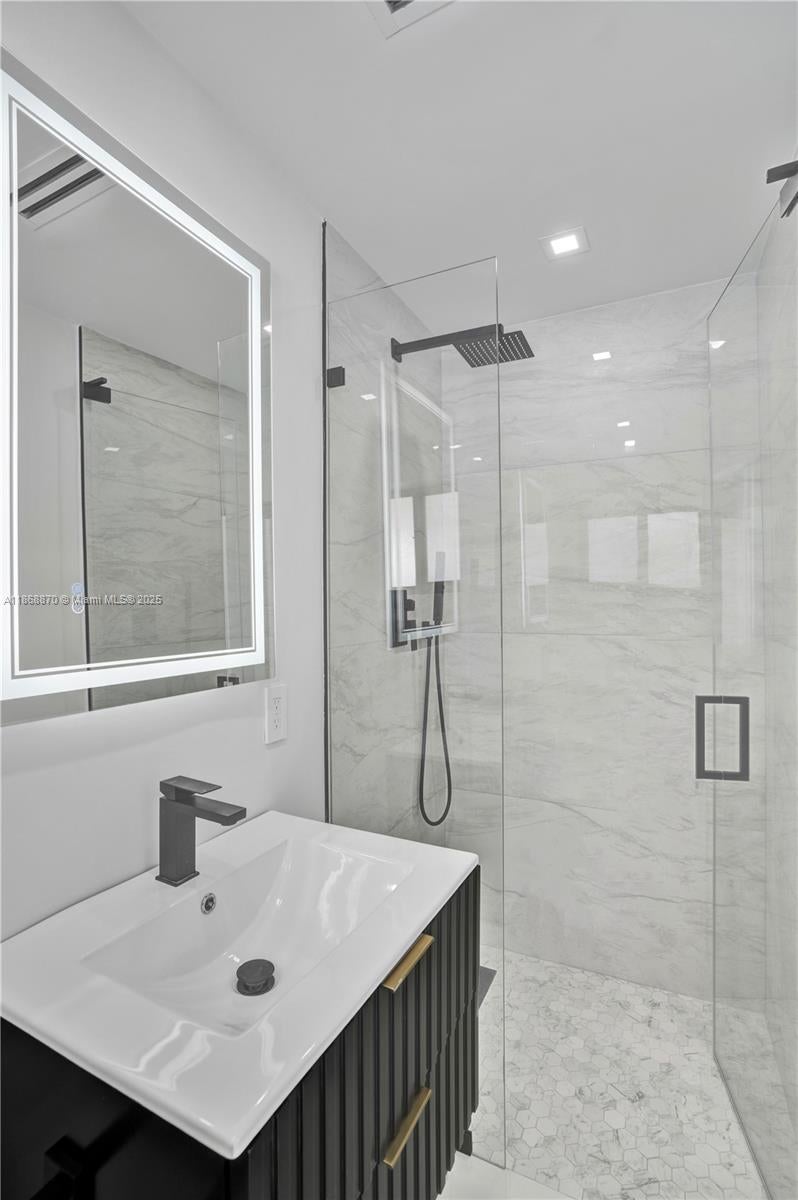 North Miami Beach, Florida, 33179, United States, 5 Bedrooms Bedrooms, ,4 BathroomsBathrooms,Residential,Active,1934804