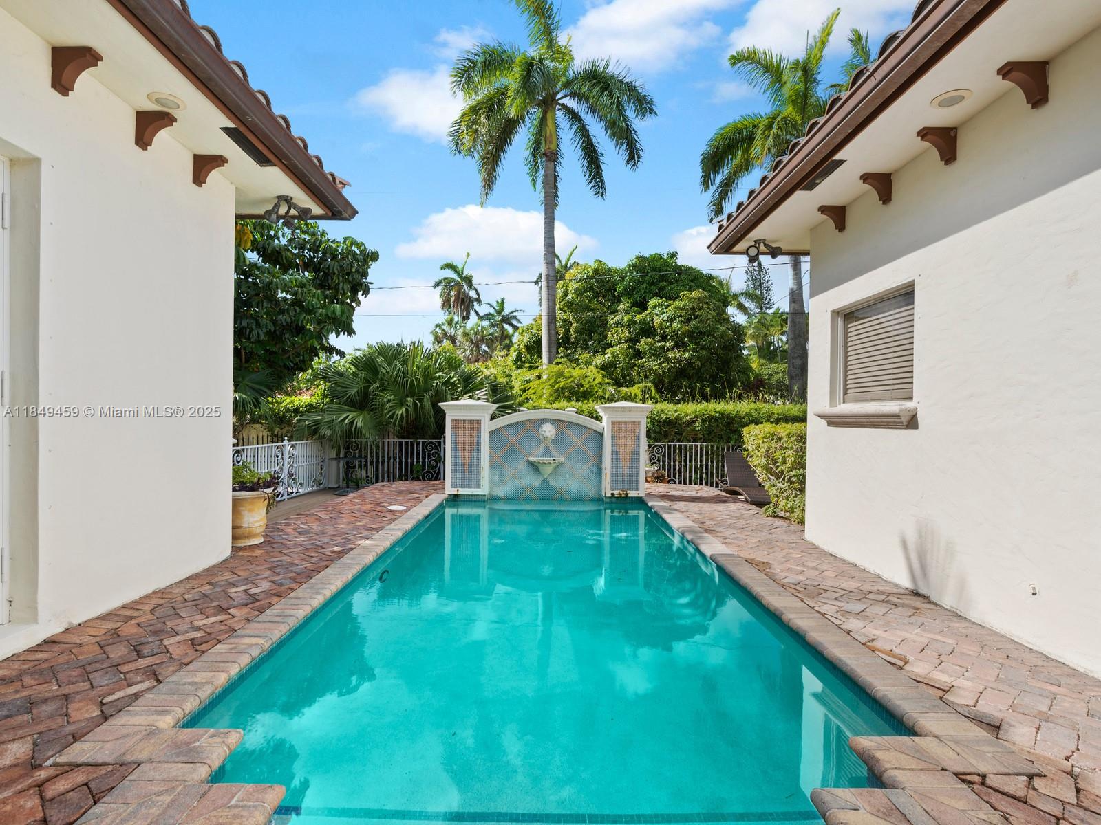 Hollywood, Florida, 33019, United States, 5 Bedrooms Bedrooms, ,3 BathroomsBathrooms,Residential,Active,1904697