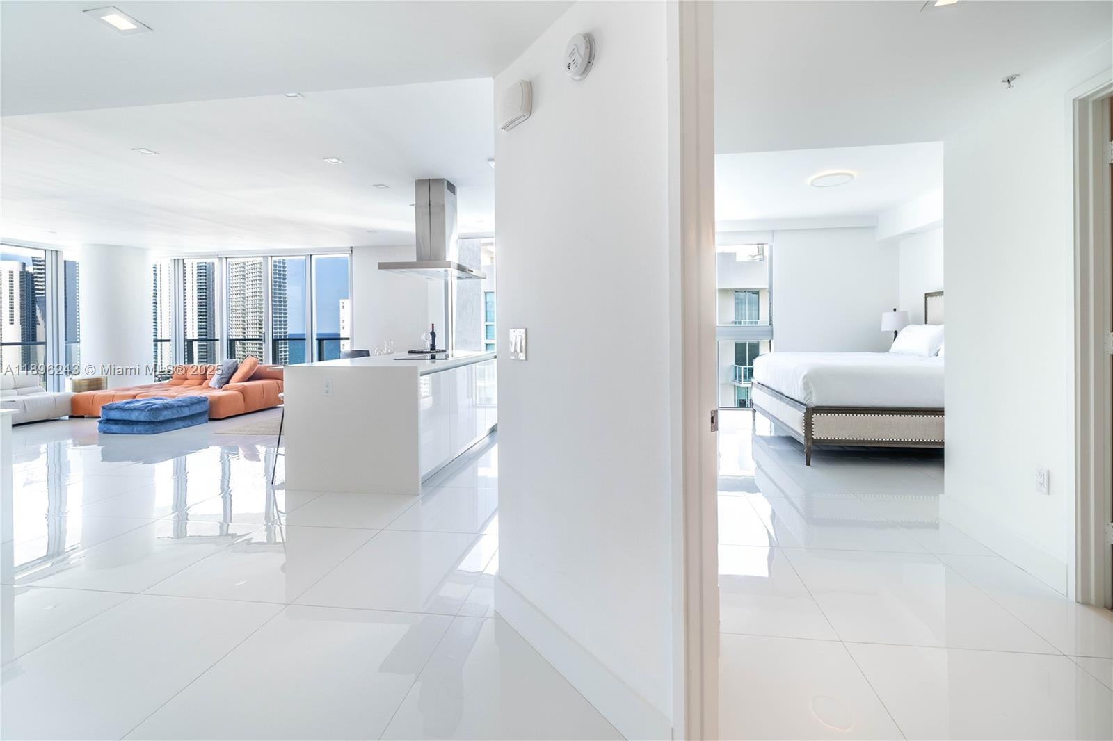 Sunny Isles Beach, Florida, 33160, United States, 3 Bedrooms Bedrooms, ,4 BathroomsBathrooms,Residential,Active,1964266