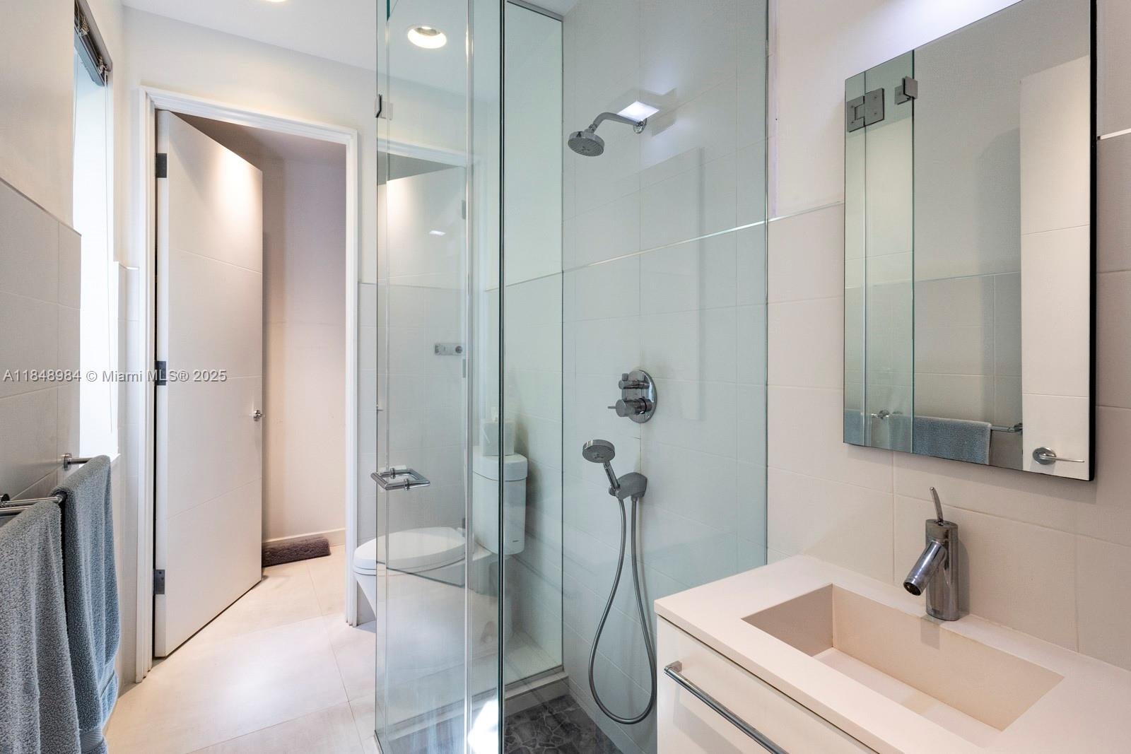 Miami, Florida, 33133, United States, 3 Bedrooms Bedrooms, ,3 BathroomsBathrooms,Residential,Active,1903203