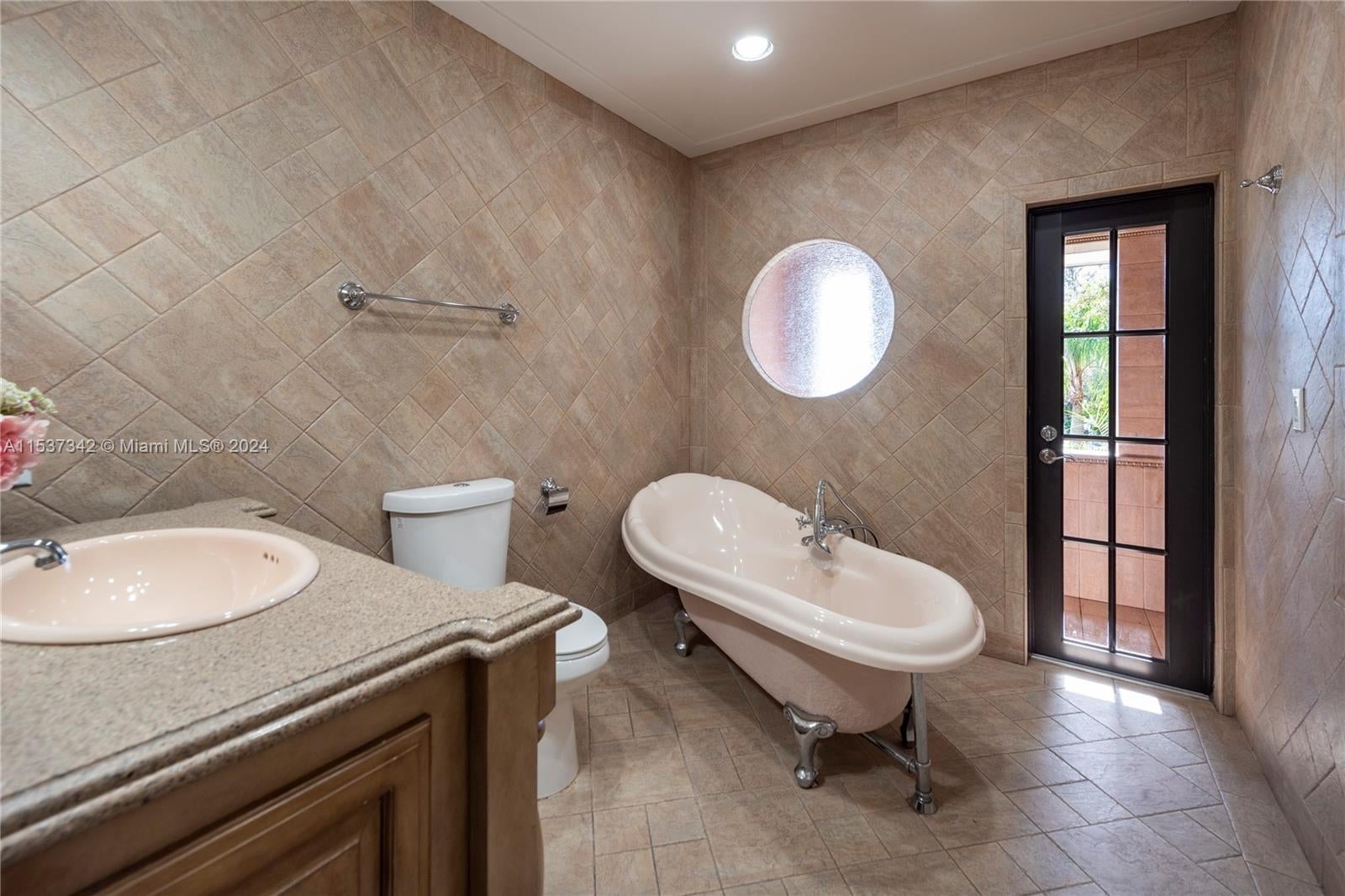 Weston, Florida, 33331, United States, ,5 BathroomsBathrooms,Residential,Active,1702942