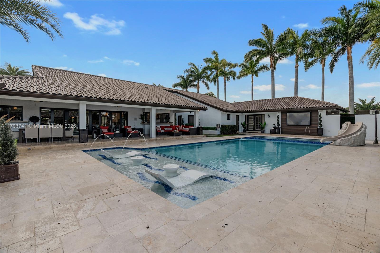Miami, Florida, 33175, United States, ,5 BathroomsBathrooms,Residential,Pending,1798039