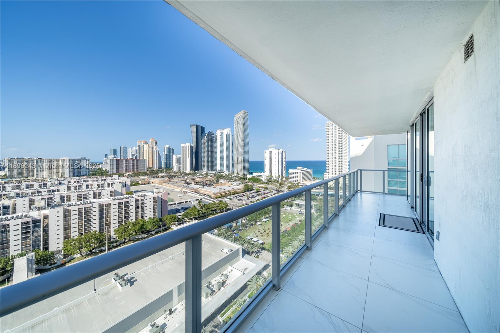 Sunny Isles Beach, Florida, 33160, United States, 3 Bedrooms Bedrooms, ,4 BathroomsBathrooms,Residential,Active,1964266