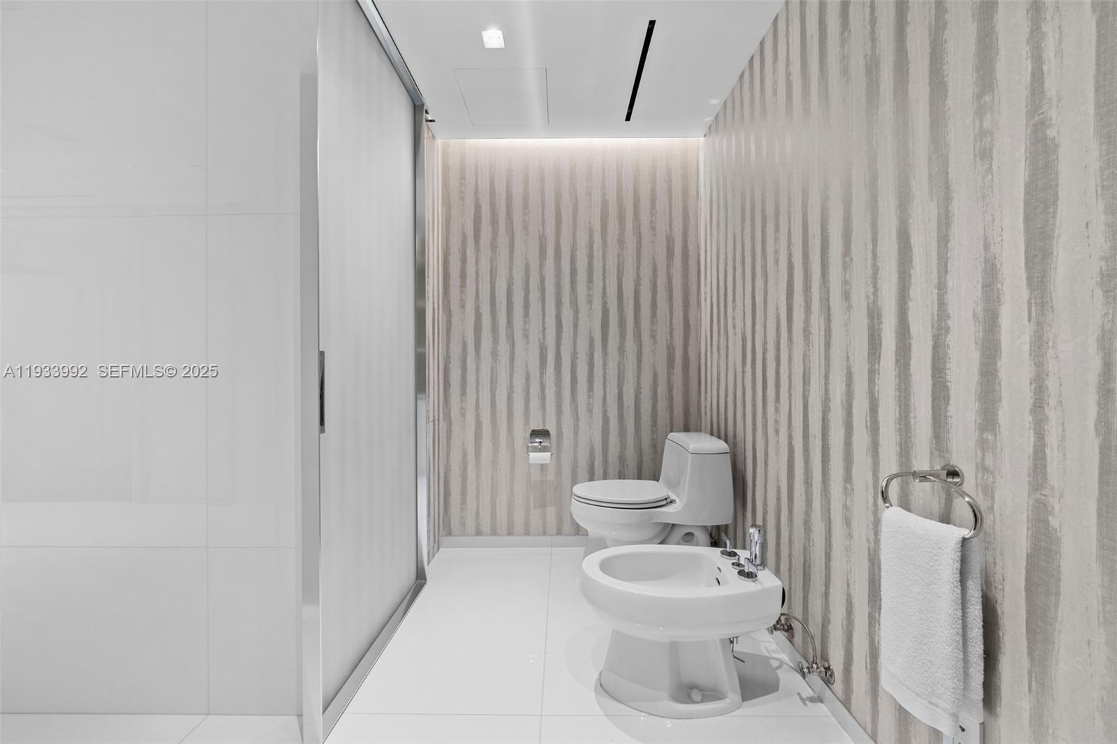 Bal Harbour, Florida, 33154, United States, 3 Bedrooms Bedrooms, ,4 BathroomsBathrooms,Residential,Active,2007290