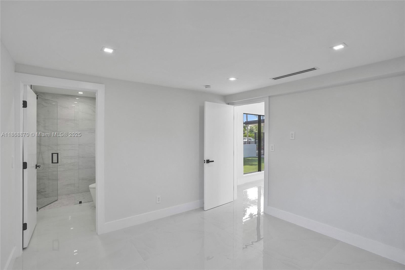 North Miami Beach, Florida, 33179, United States, 5 Bedrooms Bedrooms, ,4 BathroomsBathrooms,Residential,Active,1934804