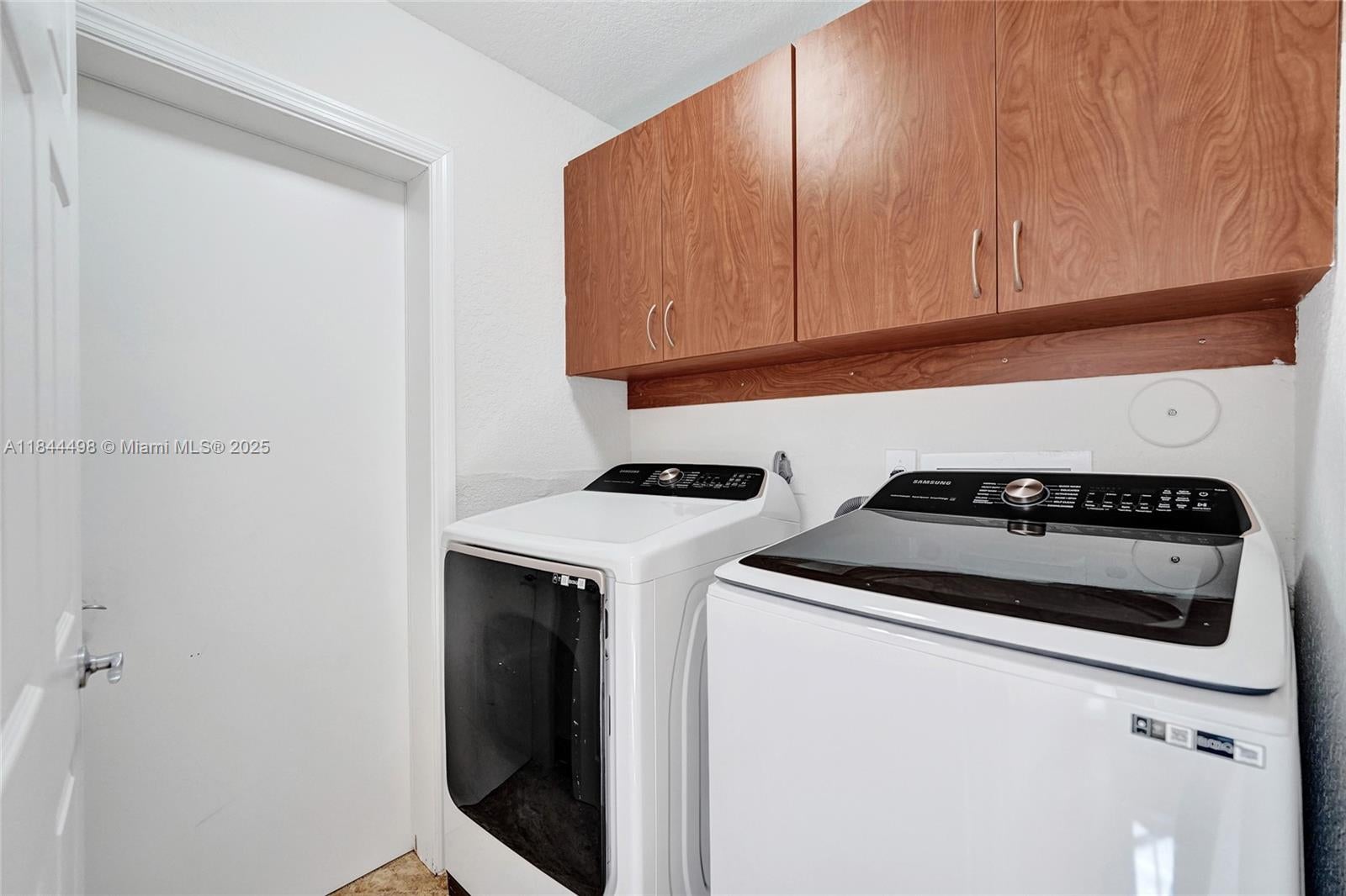 Hollywood, Florida, 33019, United States, 3 Bedrooms Bedrooms, ,2 BathroomsBathrooms,Residential,Active,1897997