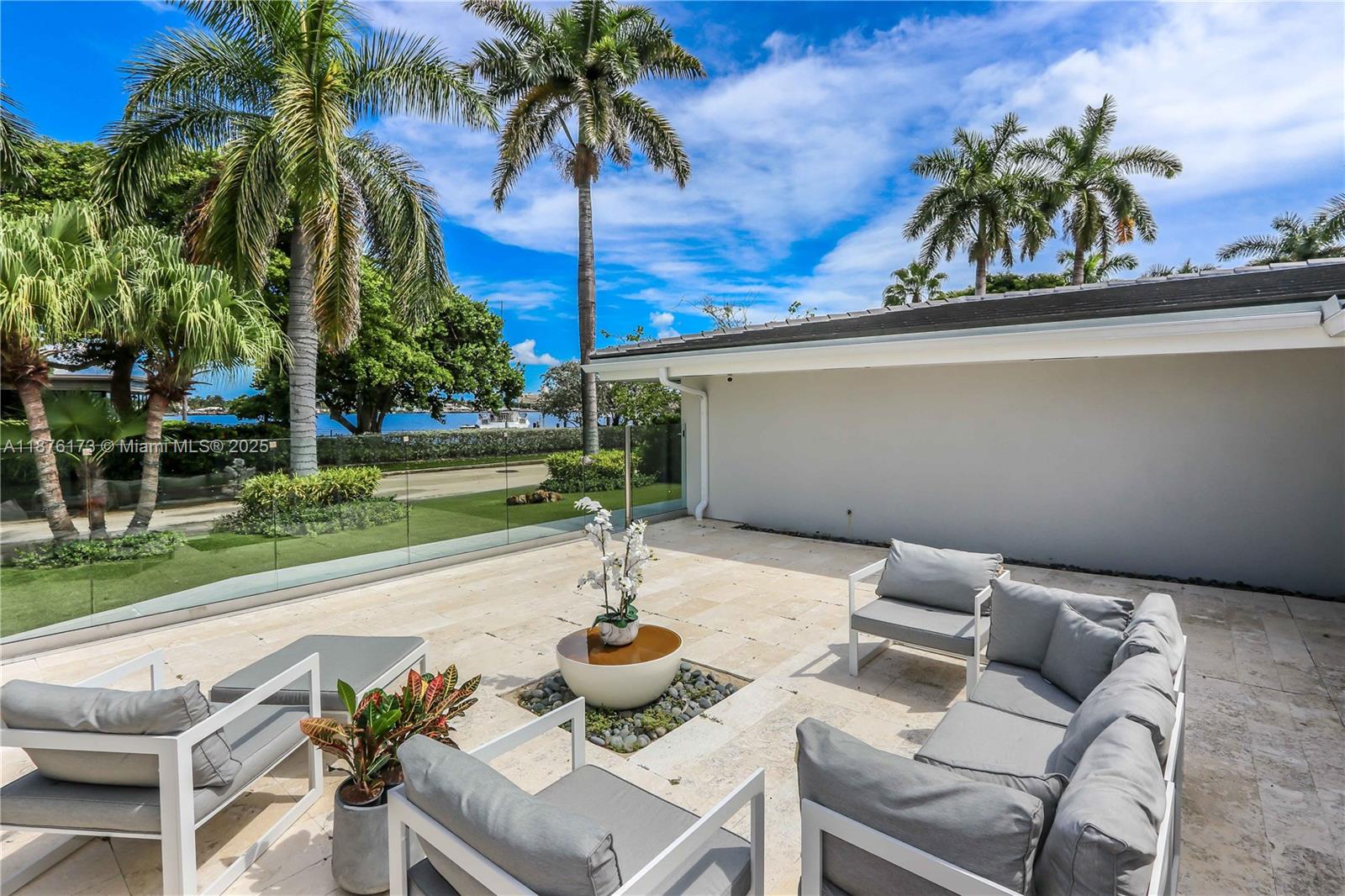 Hollywood, Florida, 33019, United States, 5 Bedrooms Bedrooms, ,4 BathroomsBathrooms,Residential,Active,1942387