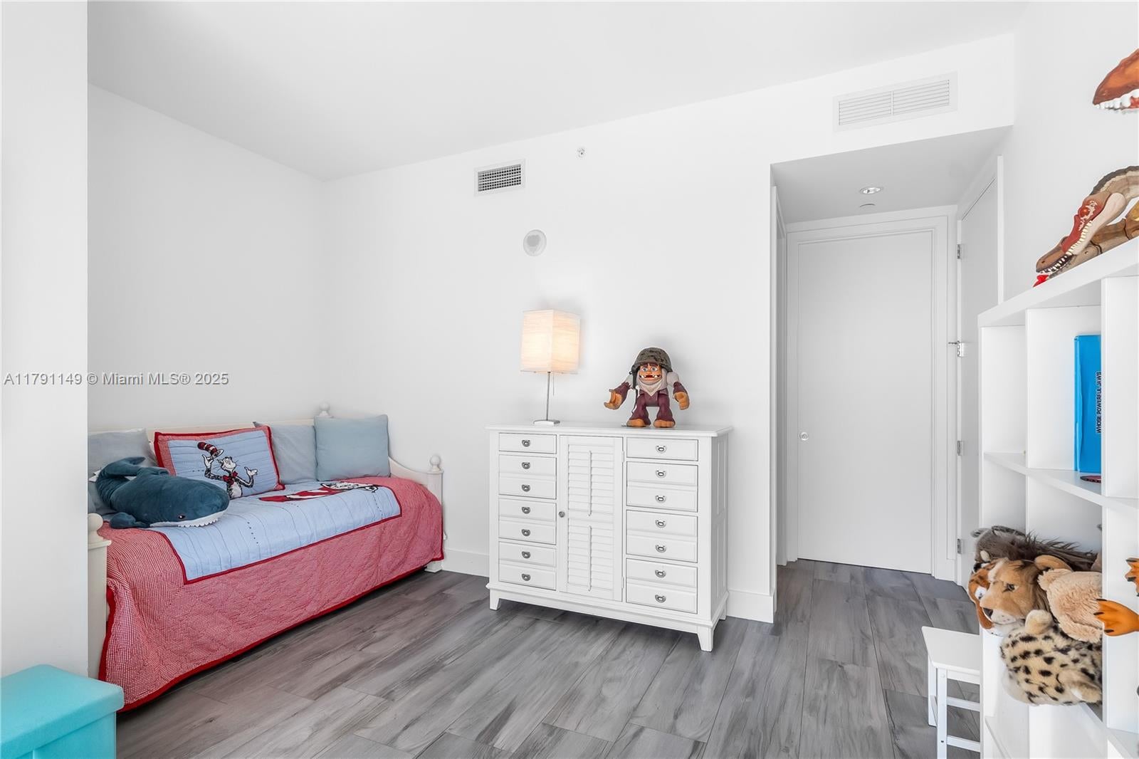 Bal Harbour, Florida, 33154, United States, 2 Bedrooms Bedrooms, ,3 BathroomsBathrooms,Residential,Active,1781839