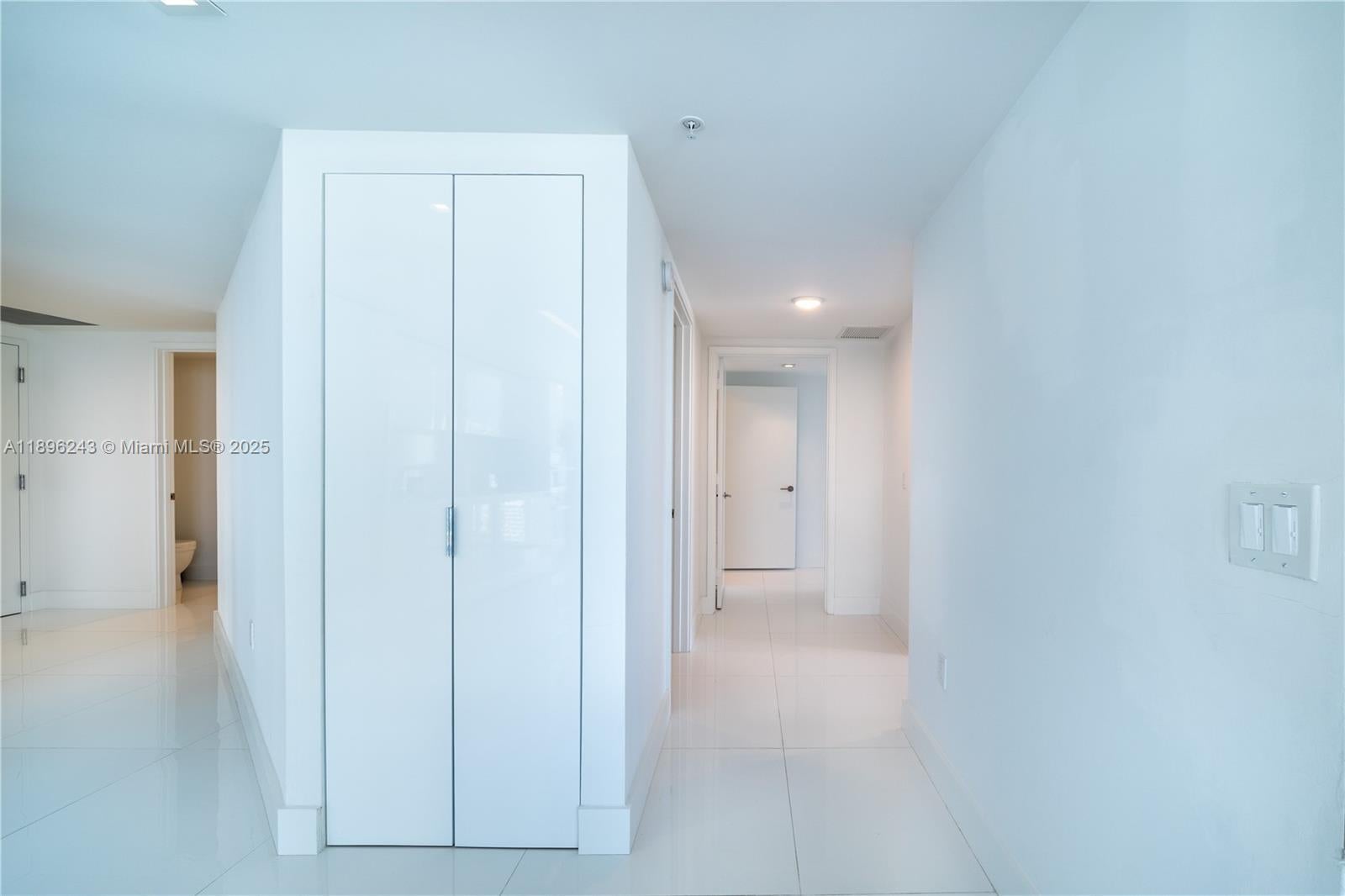 Sunny Isles Beach, Florida, 33160, United States, 3 Bedrooms Bedrooms, ,4 BathroomsBathrooms,Residential,Active,1964266