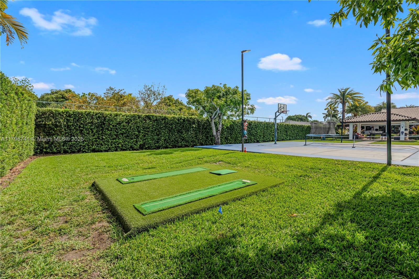 Miami, Florida, 33175, United States, ,5 BathroomsBathrooms,Residential,Pending,1798039