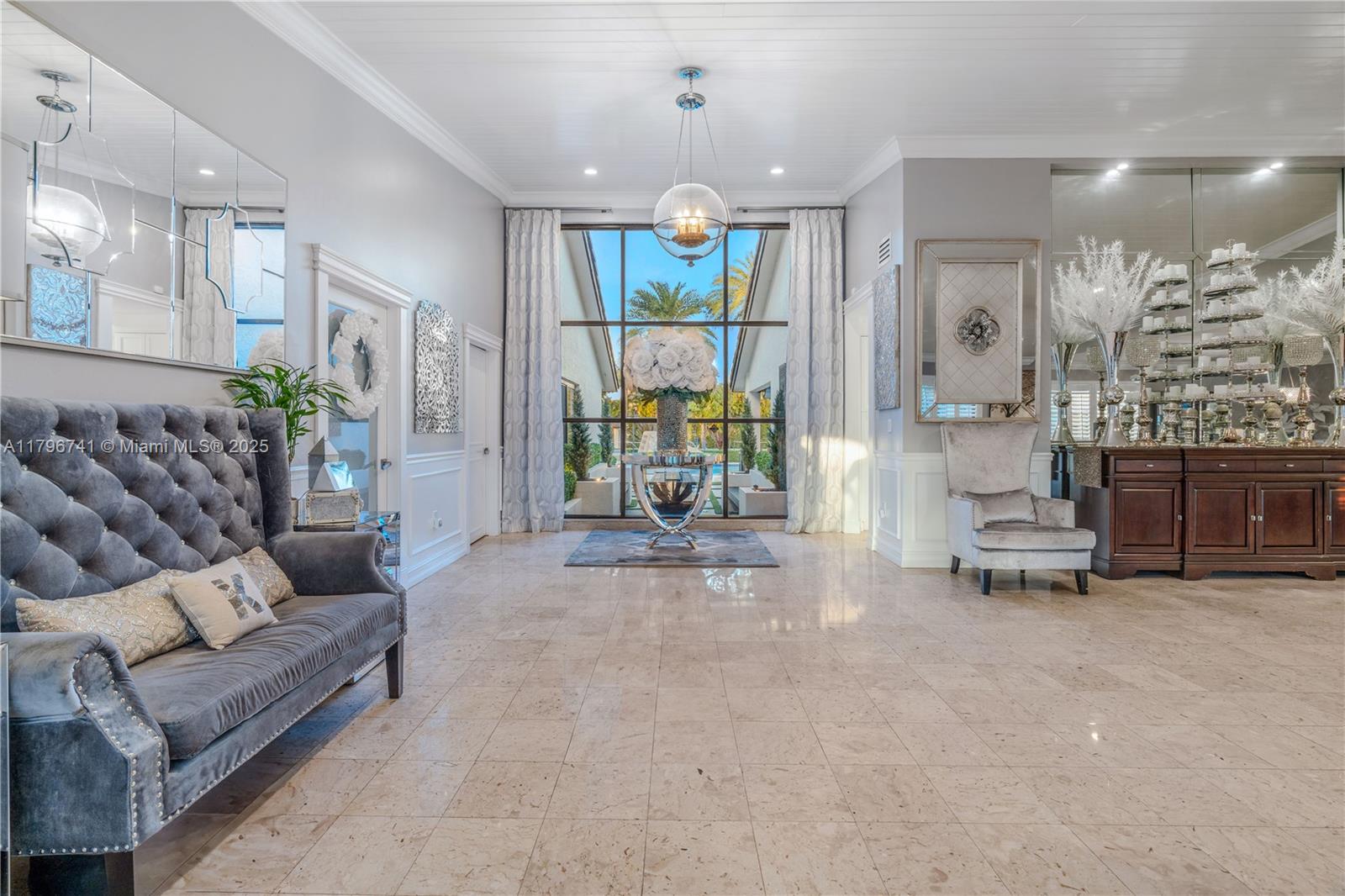 Miami, Florida, 33175, United States, ,5 BathroomsBathrooms,Residential,Pending,1798039