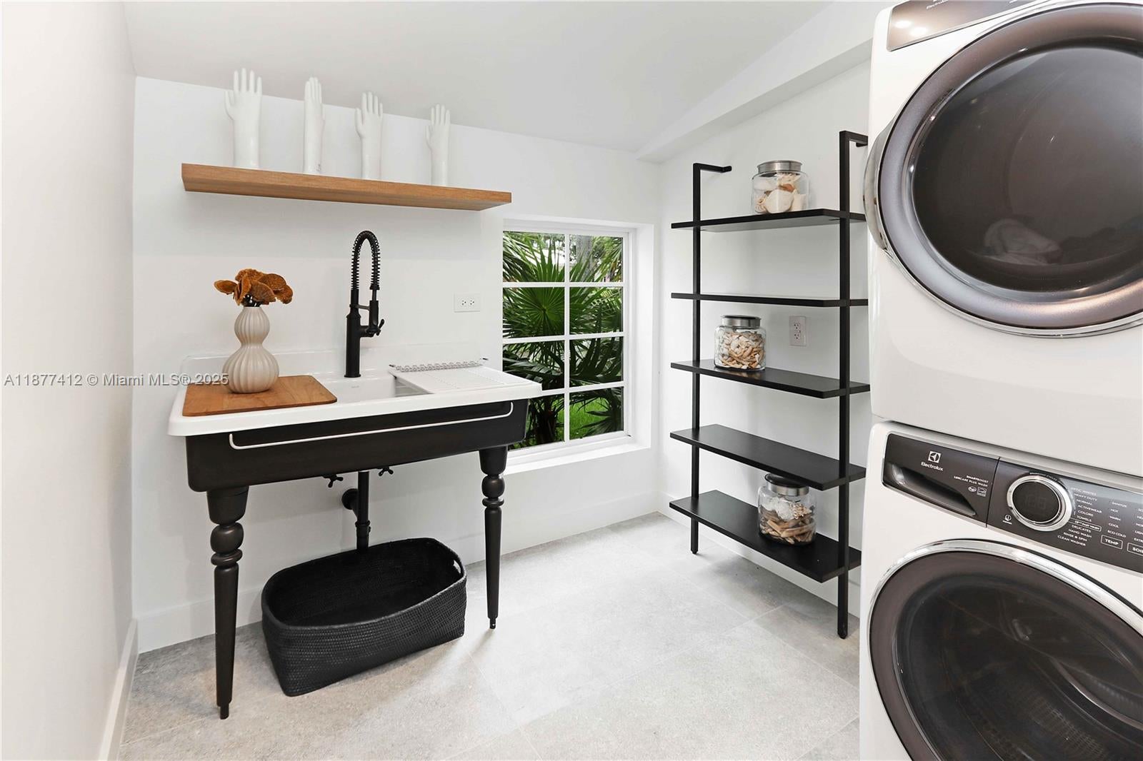 Hollywood, Florida, 33019, United States, 4 Bedrooms Bedrooms, ,6 BathroomsBathrooms,Residential,Active,1946512