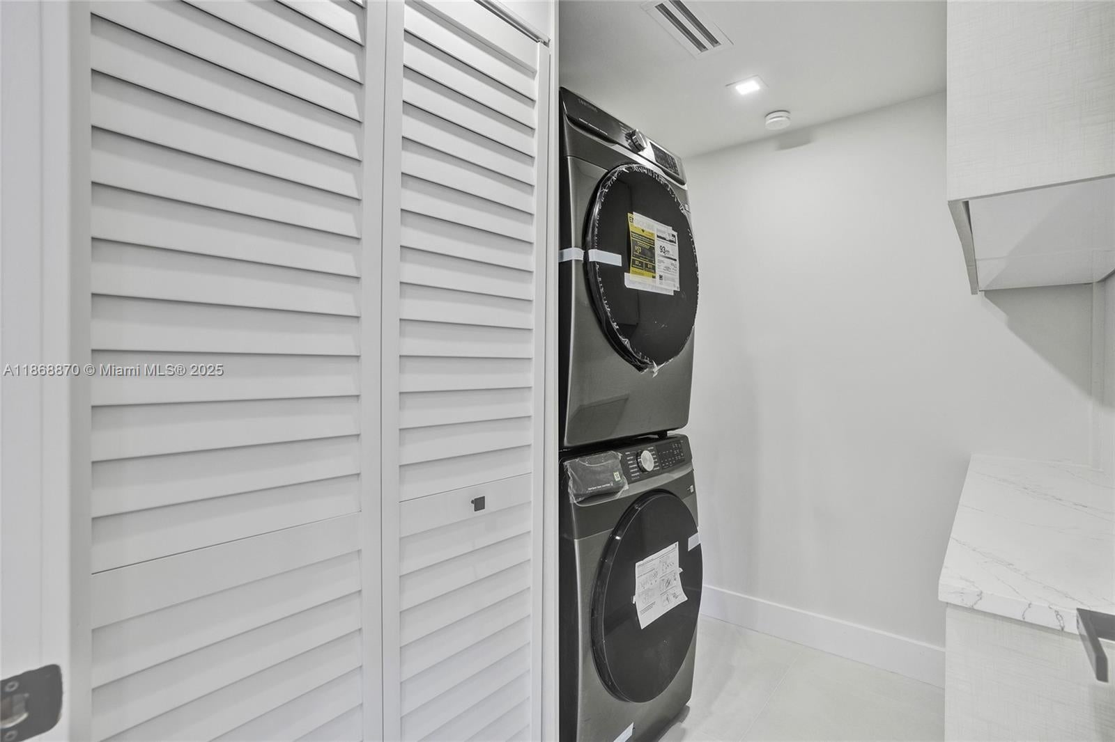 North Miami Beach, Florida, 33179, United States, 5 Bedrooms Bedrooms, ,4 BathroomsBathrooms,Residential,Active,1934804