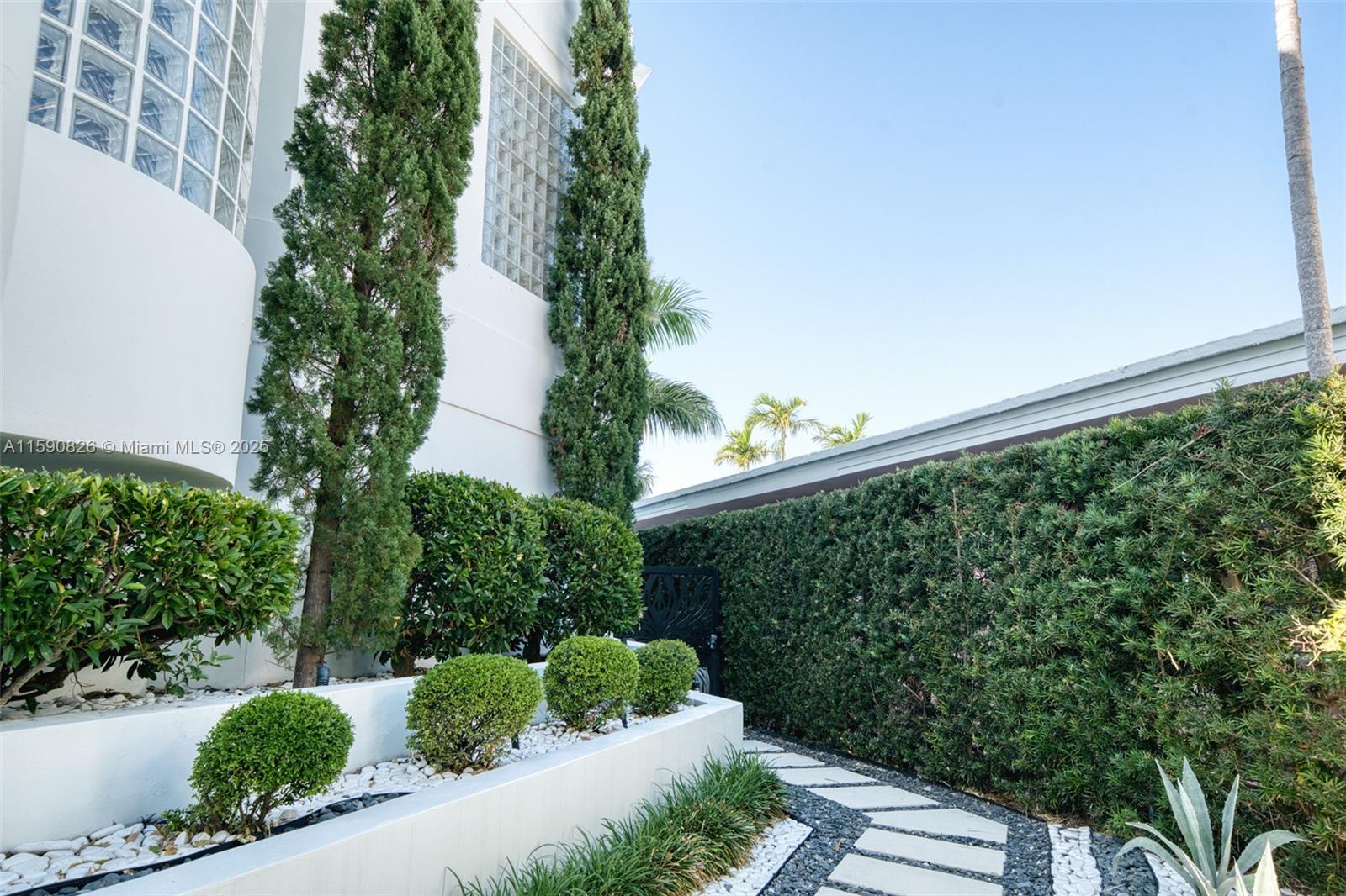 Hollywood, Florida, 33019, United States, 6 Bedrooms Bedrooms, ,6 BathroomsBathrooms,Residential,Pending,1756815