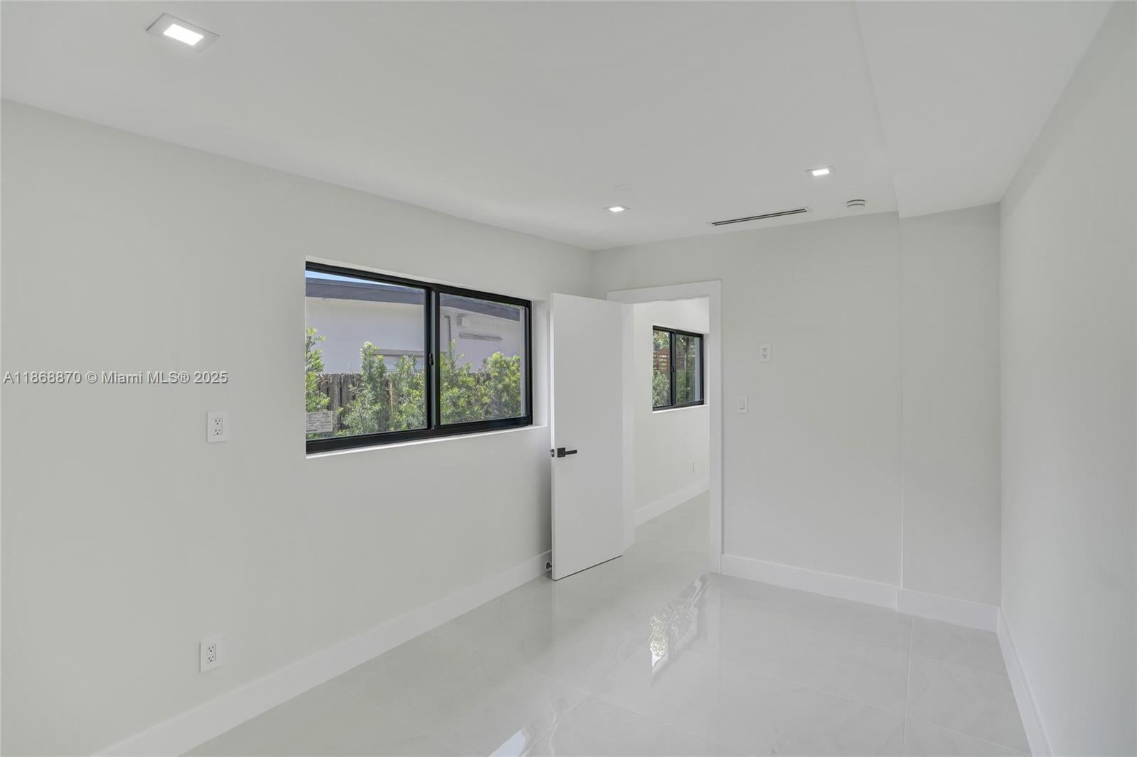 North Miami Beach, Florida, 33179, United States, 5 Bedrooms Bedrooms, ,4 BathroomsBathrooms,Residential,Active,1934804