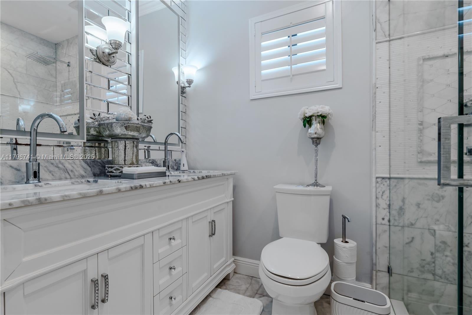 Miami, Florida, 33175, United States, ,5 BathroomsBathrooms,Residential,Pending,1798039