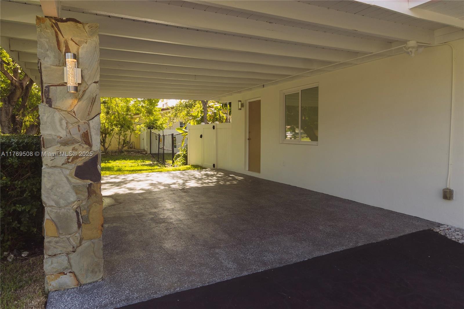 Miami, Florida, 33180, United States, 3 Bedrooms Bedrooms, ,2 BathroomsBathrooms,Residential,Active,1969837