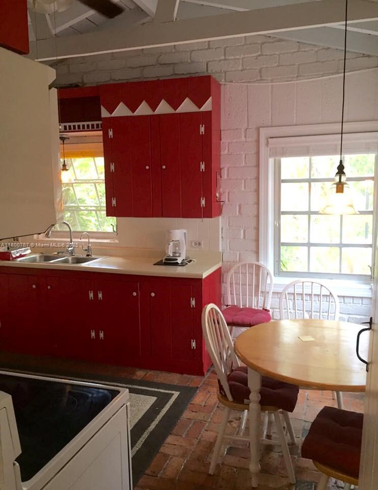 South Miami, Florida, 33143, United States, 4 Bedrooms Bedrooms, ,4 BathroomsBathrooms,Residential,Active,1800158