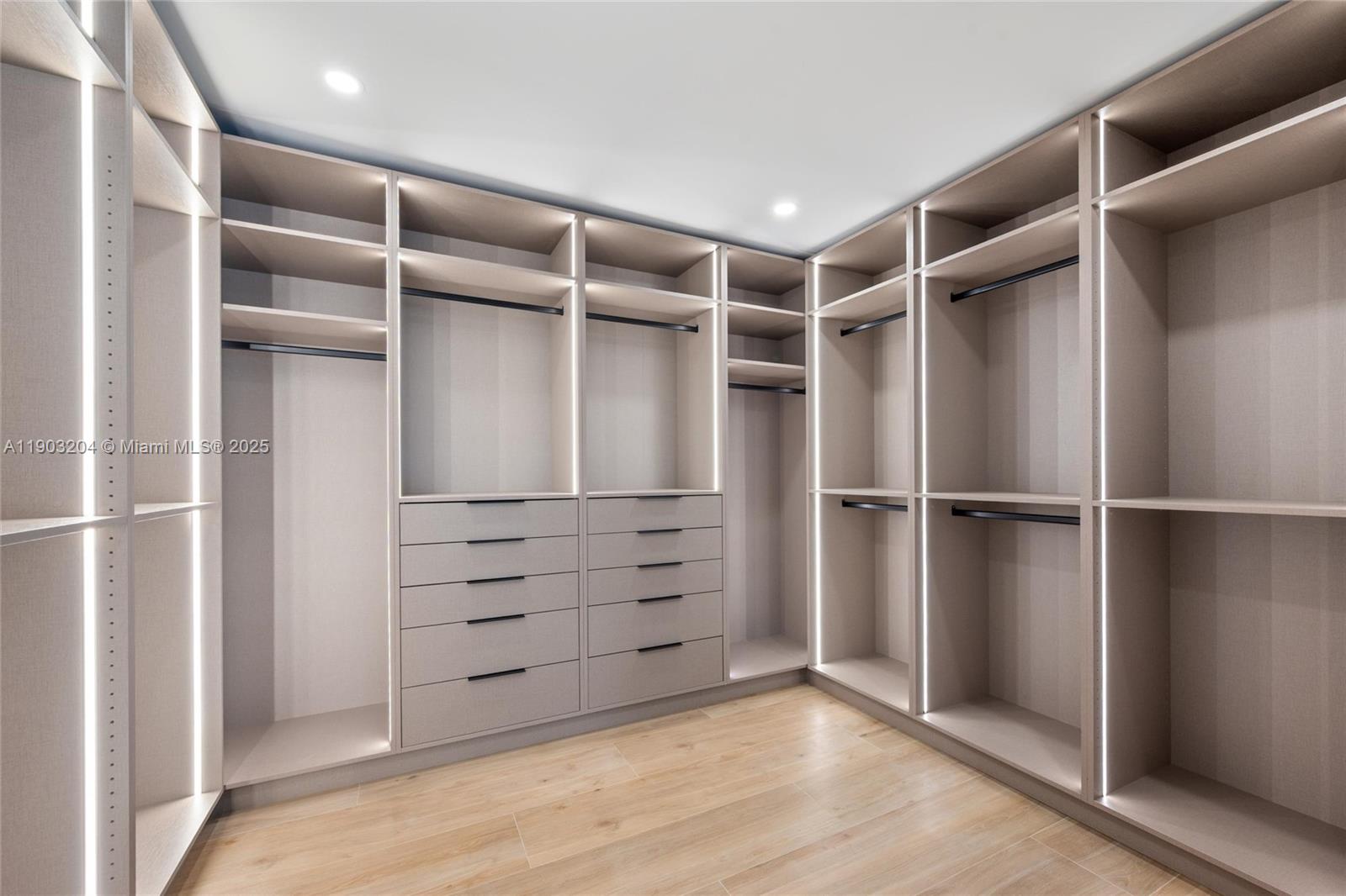 Palmetto Bay, Florida, 33158, United States, 4 Bedrooms Bedrooms, ,4 BathroomsBathrooms,Residential,Active,1988471