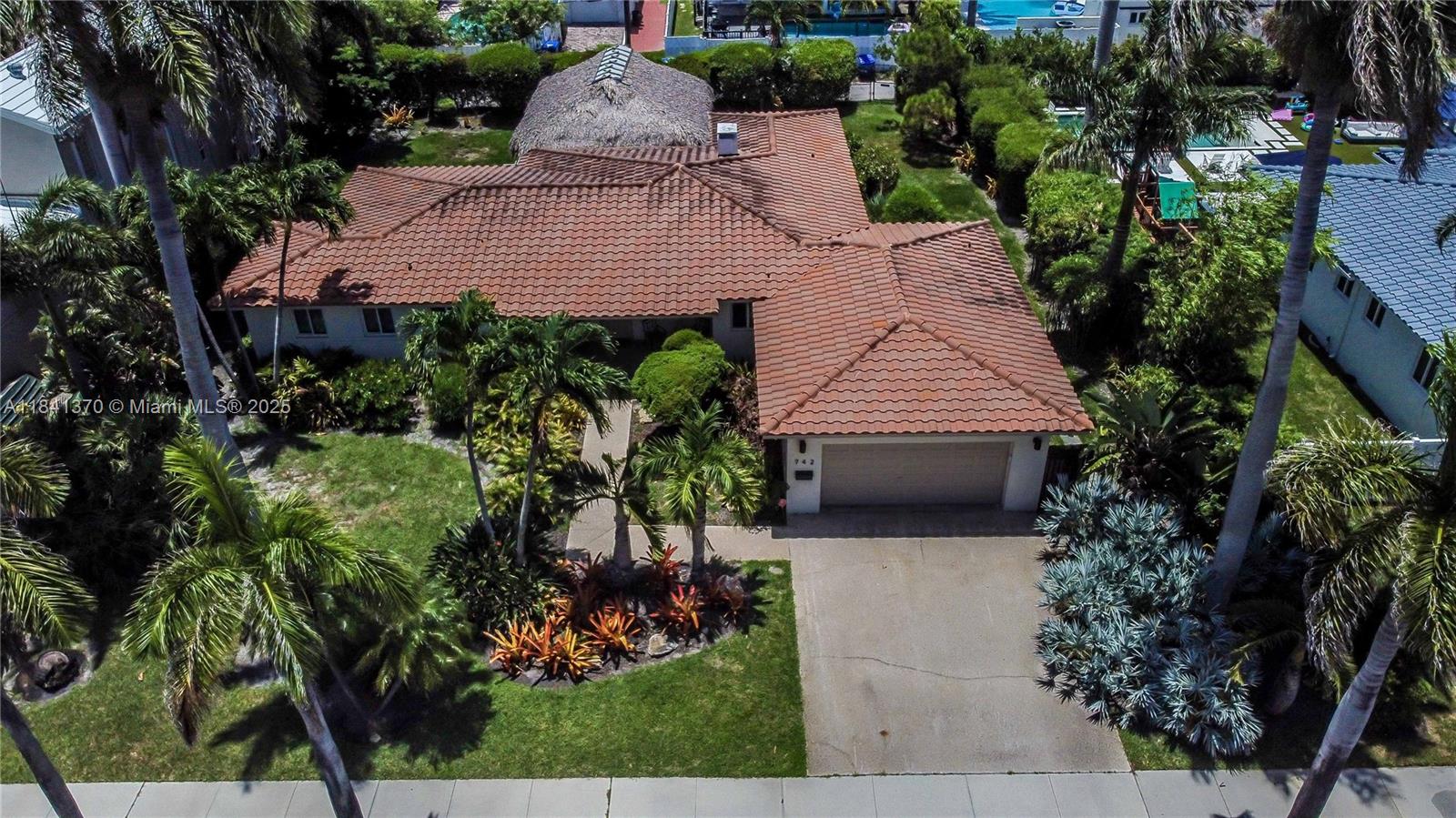 Hollywood, Florida, 33019, United States, 3 Bedrooms Bedrooms, ,3 BathroomsBathrooms,Residential,Active,1893232