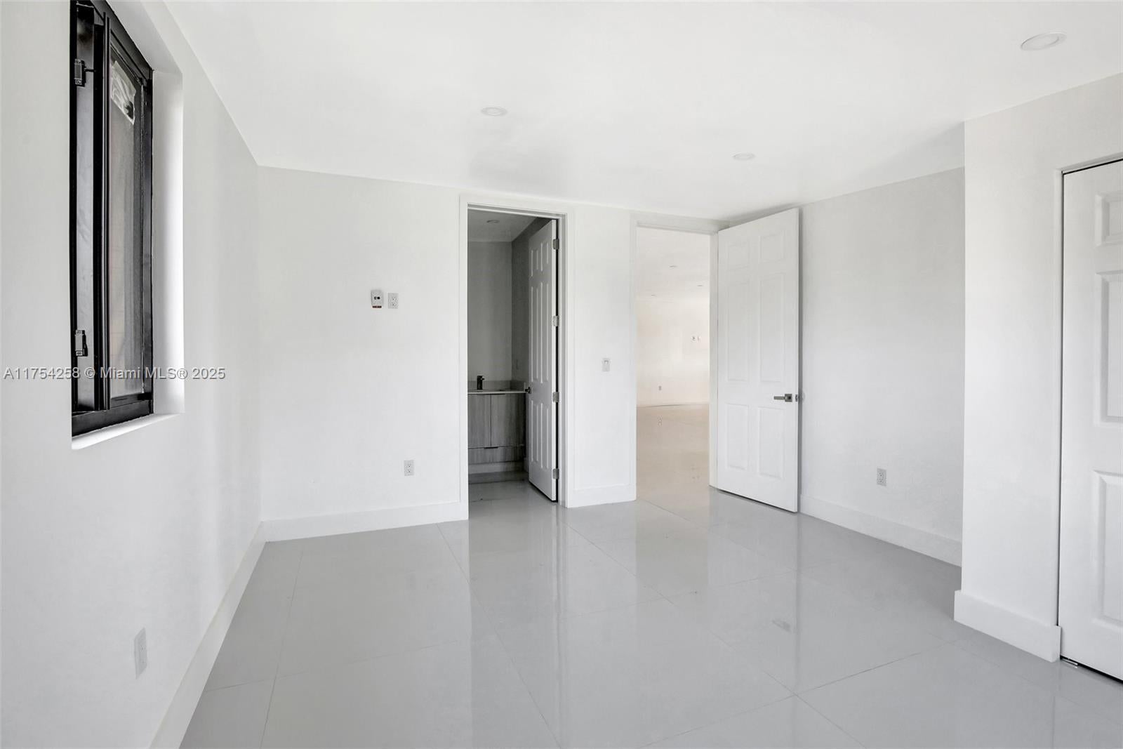 Miramar, Florida, 33027, United States, 5 Bedrooms Bedrooms, ,5 BathroomsBathrooms,Residential,Active,1718866