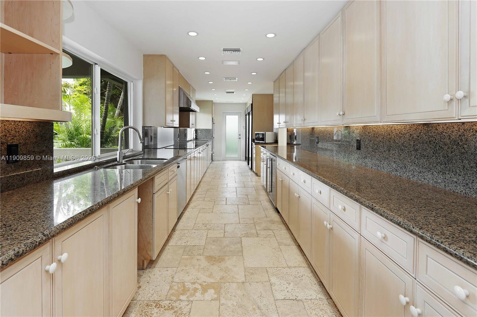 Hollywood, Florida, 33019, United States, 5 Bedrooms Bedrooms, ,4 BathroomsBathrooms,Residential,Active,1988418