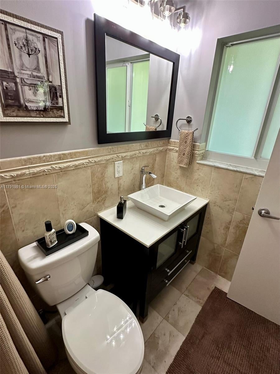 Coral Gables, Florida, 33134, United States, 3 Bedrooms Bedrooms, ,2 BathroomsBathrooms,Residential,Active,1820392