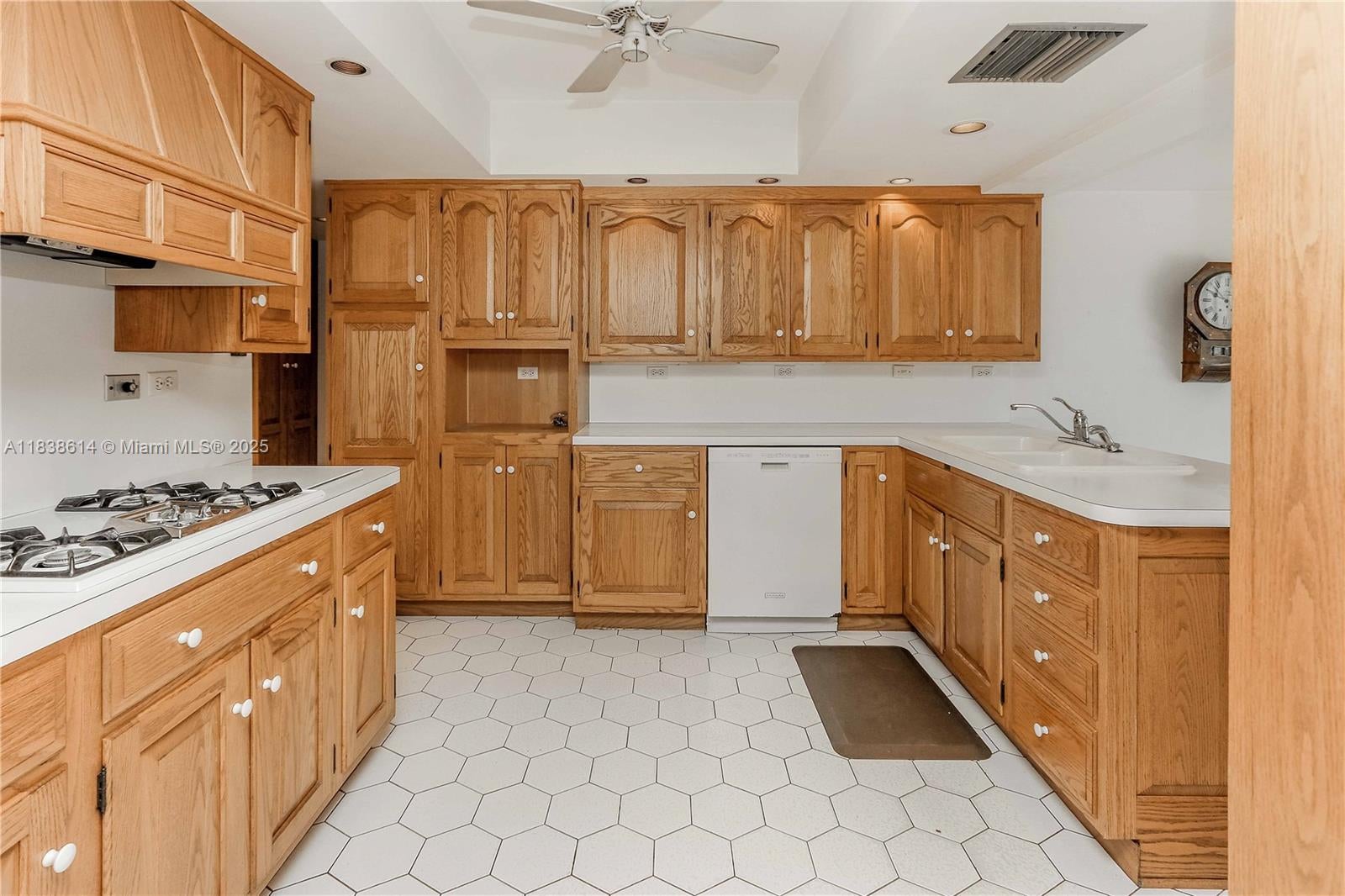 Hollywood, Florida, 33019, United States, 4 Bedrooms Bedrooms, ,4 BathroomsBathrooms,Residential,Active,1892394