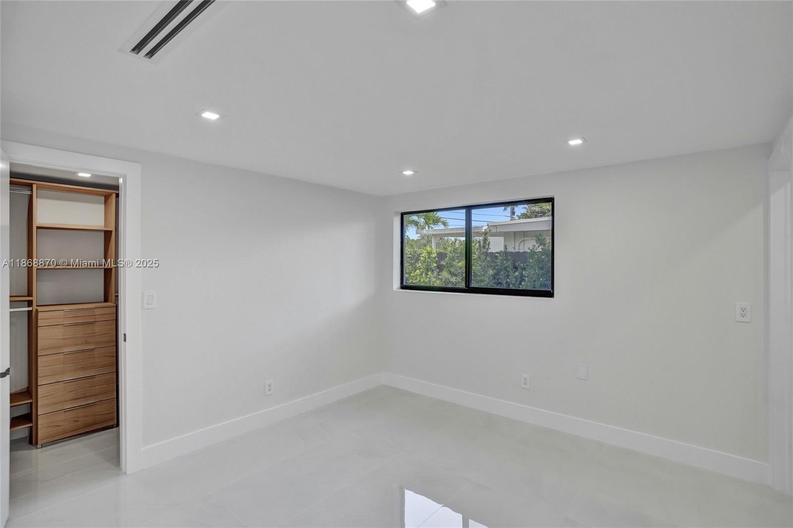 North Miami Beach, Florida, 33179, United States, 5 Bedrooms Bedrooms, ,4 BathroomsBathrooms,Residential,Active,1934804