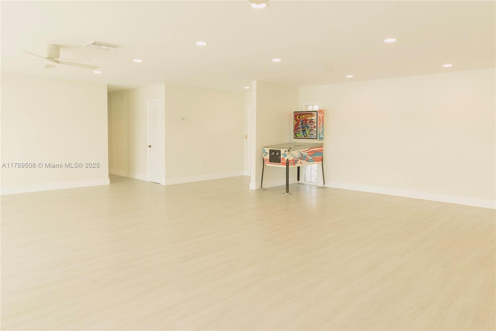 Miami, Florida, 33180, United States, 3 Bedrooms Bedrooms, ,2 BathroomsBathrooms,Residential,Active,1969837